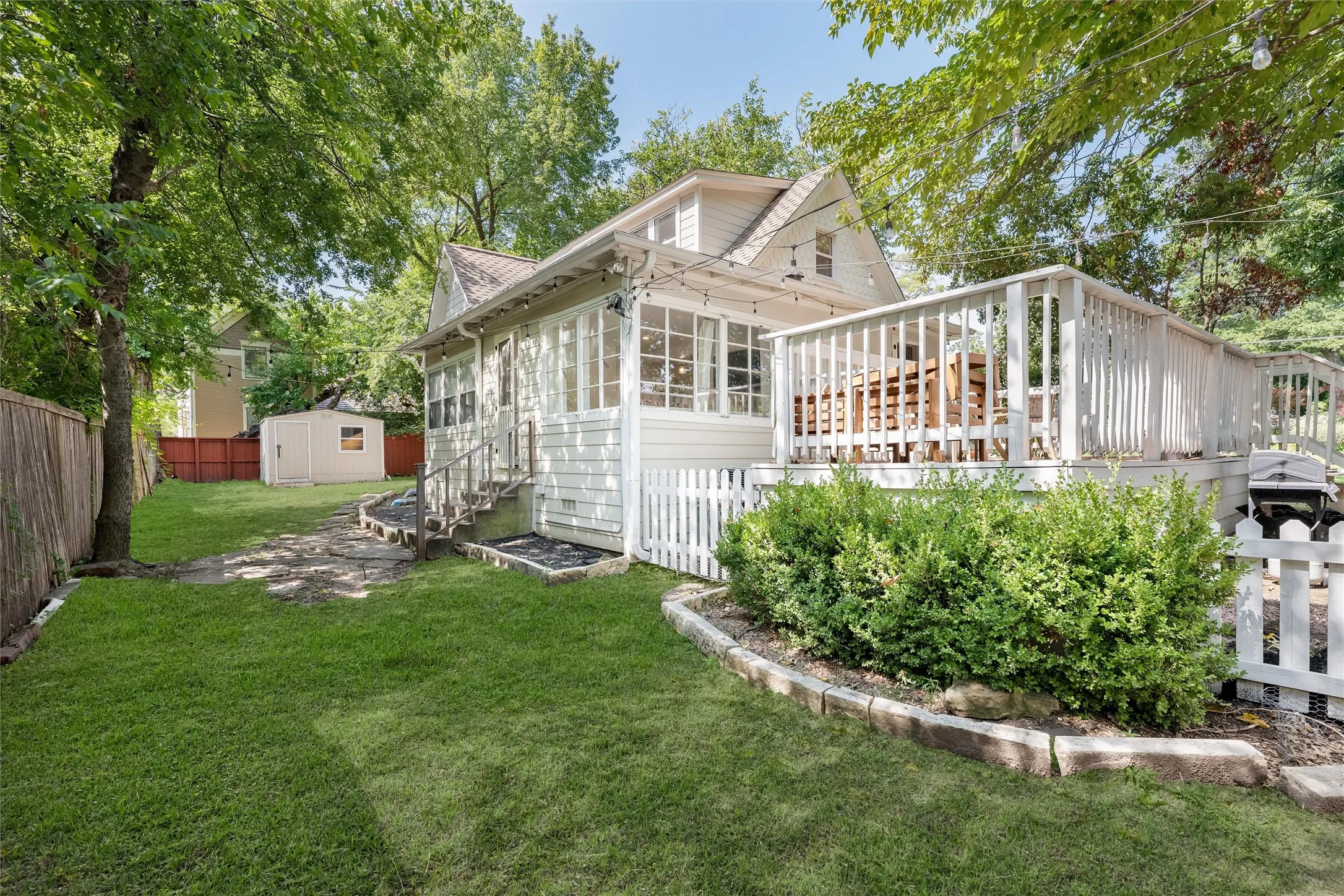 Single Family Residence For Sale in Collin County , 704 N College Street, Mc Kinney, Texas 75069, 4 Bedroom, 2 Bathroom, Garage spaces, 2,101 Sqft, built in 1925, mls#21325922, Real Estate Agent in Mc Kinney, Homes For Sale in Collin county, Homes For Sale in Mc Kinney, Realtor in Mc Kinney Texas, Real Estate Brokerage Independent Realty Texas, Luminita Cordes Realtor