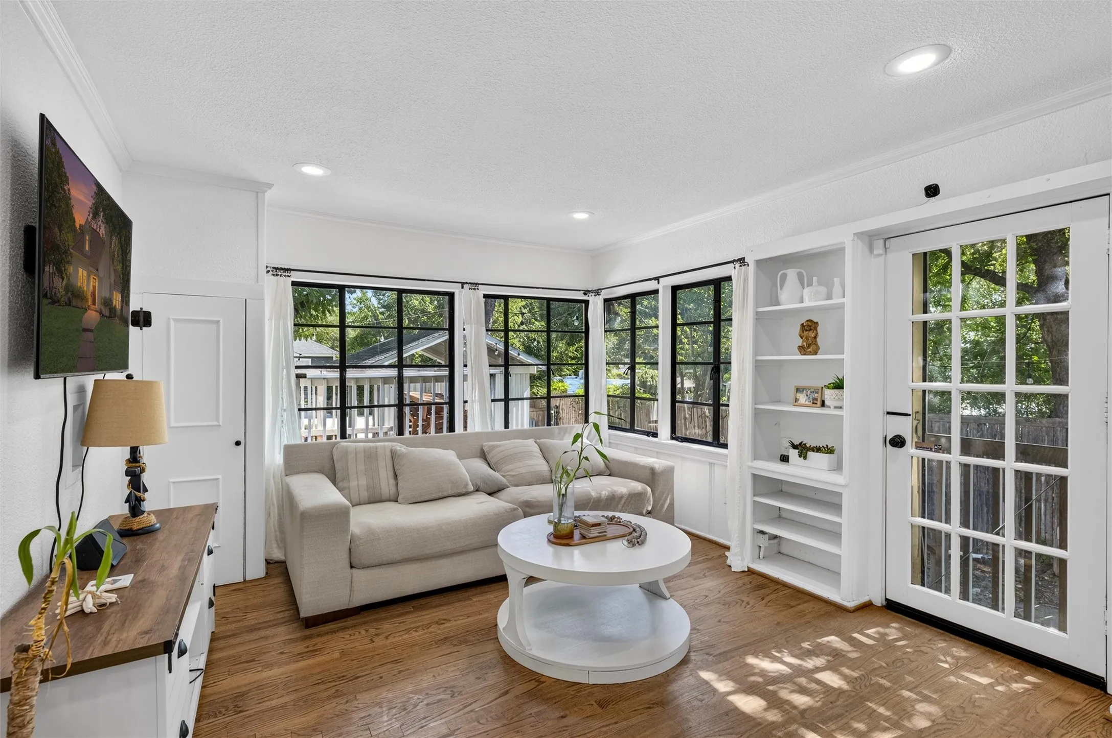 Single Family Residence For Sale in Collin County , 704 N College Street, Mc Kinney, Texas 75069, 4 Bedroom, 2 Bathroom, Garage spaces, 2,101 Sqft, built in 1925, mls#21325922, Real Estate Agent in Mc Kinney, Homes For Sale in Collin county, Homes For Sale in Mc Kinney, Realtor in Mc Kinney Texas, Real Estate Brokerage Independent Realty Texas, Luminita Cordes Realtor