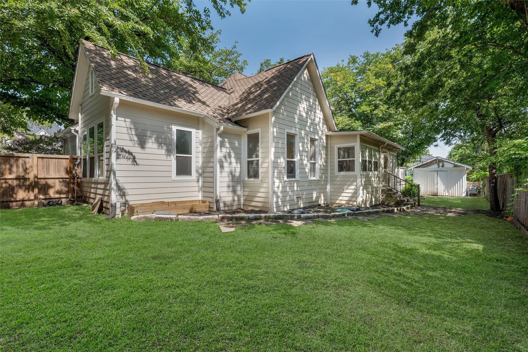 Single Family Residence For Sale in Collin County , 704 N College Street, Mc Kinney, Texas 75069, 4 Bedroom, 2 Bathroom, Garage spaces, 2,101 Sqft, built in 1925, mls#21325922, Real Estate Agent in Mc Kinney, Homes For Sale in Collin county, Homes For Sale in Mc Kinney, Realtor in Mc Kinney Texas, Real Estate Brokerage Independent Realty Texas, Luminita Cordes Realtor