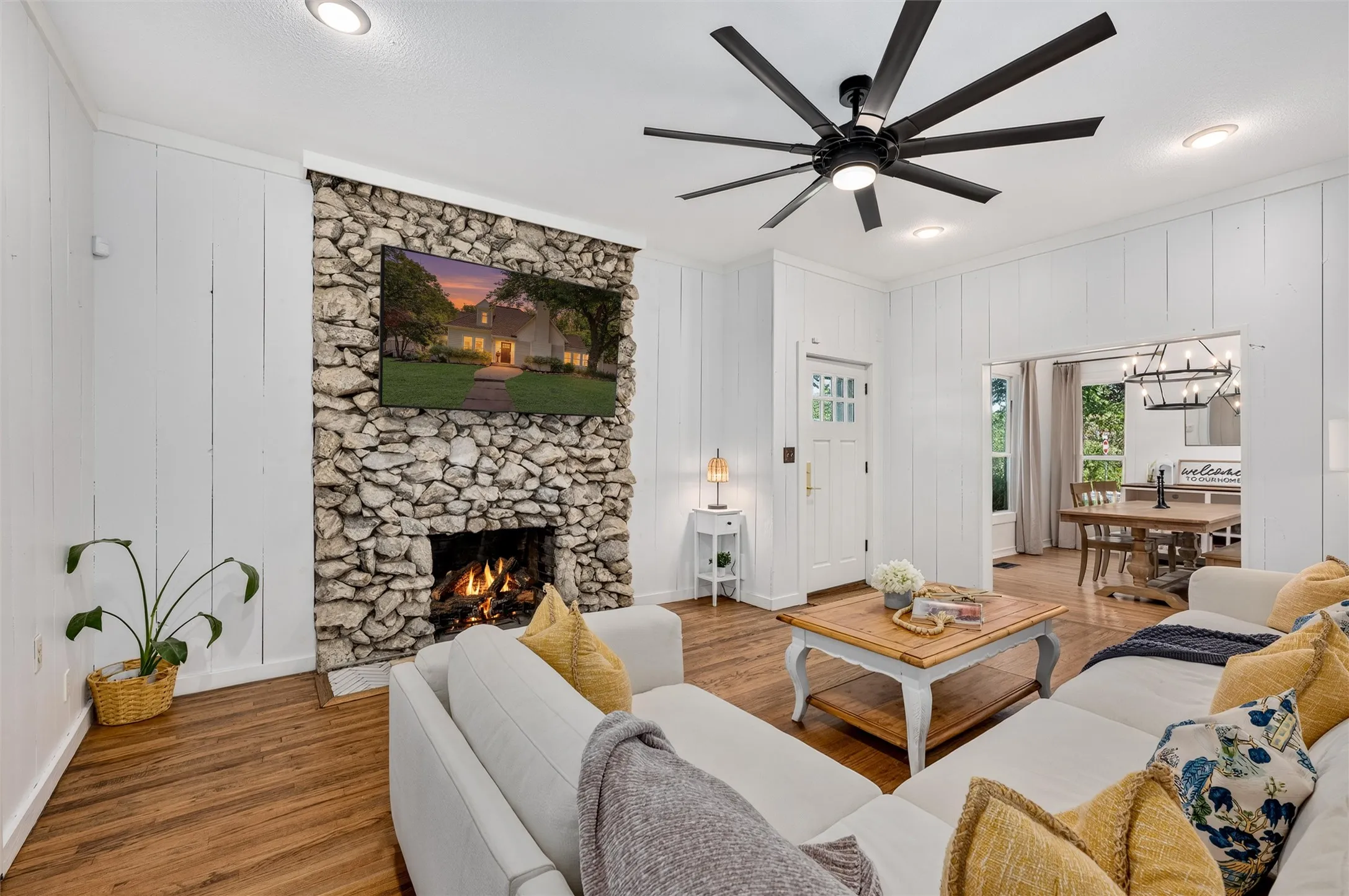 Single Family Residence For Sale in Collin County , 704 N College Street, Mc Kinney, Texas 75069, 4 Bedroom, 2 Bathroom, Garage spaces, 2,101 Sqft, built in 1925, mls#21325922, Real Estate Agent in Mc Kinney, Homes For Sale in Collin county, Homes For Sale in Mc Kinney, Realtor in Mc Kinney Texas, Real Estate Brokerage Independent Realty Texas, Luminita Cordes Realtor