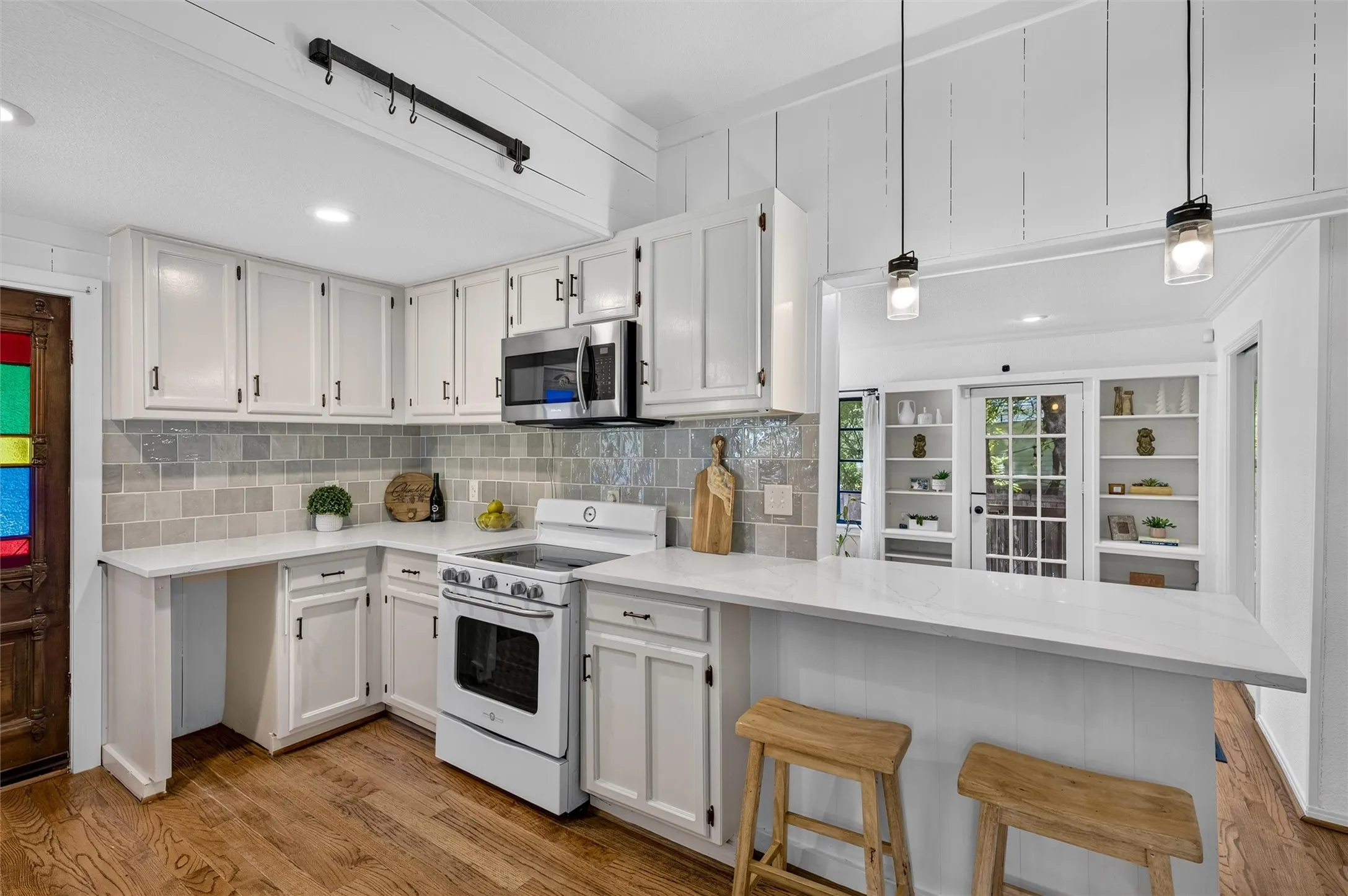 Single Family Residence For Sale in Collin County , 704 N College Street, Mc Kinney, Texas 75069, 4 Bedroom, 2 Bathroom, Garage spaces, 2,101 Sqft, built in 1925, mls#21325922, Real Estate Agent in Mc Kinney, Homes For Sale in Collin county, Homes For Sale in Mc Kinney, Realtor in Mc Kinney Texas, Real Estate Brokerage Independent Realty Texas, Luminita Cordes Realtor