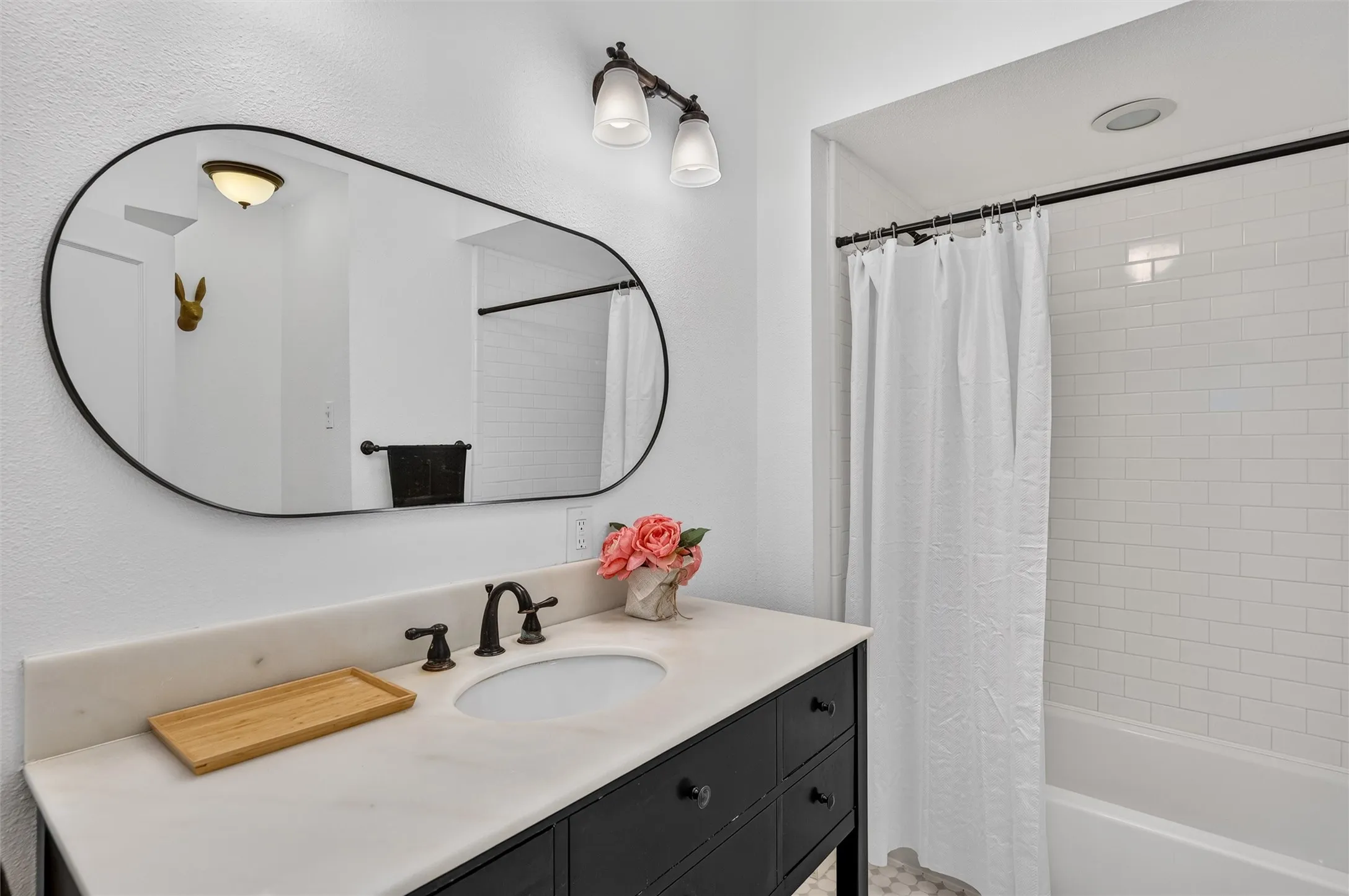 Single Family Residence For Sale in Collin County , 704 N College Street, Mc Kinney, Texas 75069, 4 Bedroom, 2 Bathroom, Garage spaces, 2,101 Sqft, built in 1925, mls#21325922, Real Estate Agent in Mc Kinney, Homes For Sale in Collin county, Homes For Sale in Mc Kinney, Realtor in Mc Kinney Texas, Real Estate Brokerage Independent Realty Texas, Luminita Cordes Realtor