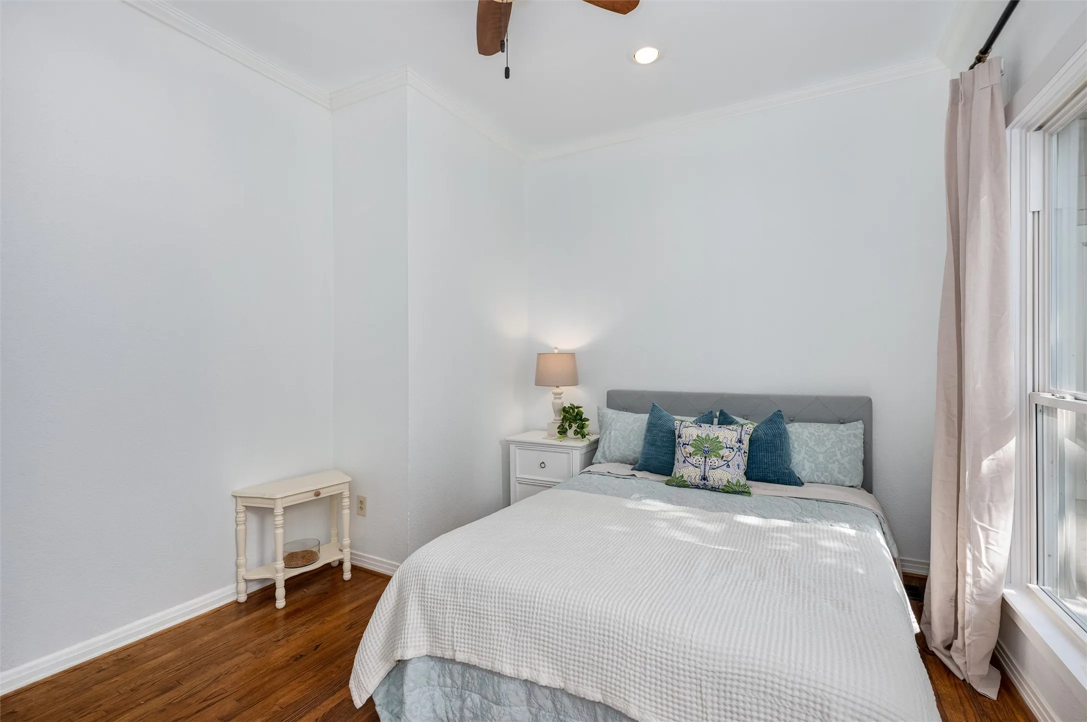 Single Family Residence For Sale in Collin County , 704 N College Street, Mc Kinney, Texas 75069, 4 Bedroom, 2 Bathroom, Garage spaces, 2,101 Sqft, built in 1925, mls#21325922, Real Estate Agent in Mc Kinney, Homes For Sale in Collin county, Homes For Sale in Mc Kinney, Realtor in Mc Kinney Texas, Real Estate Brokerage Independent Realty Texas, Luminita Cordes Realtor