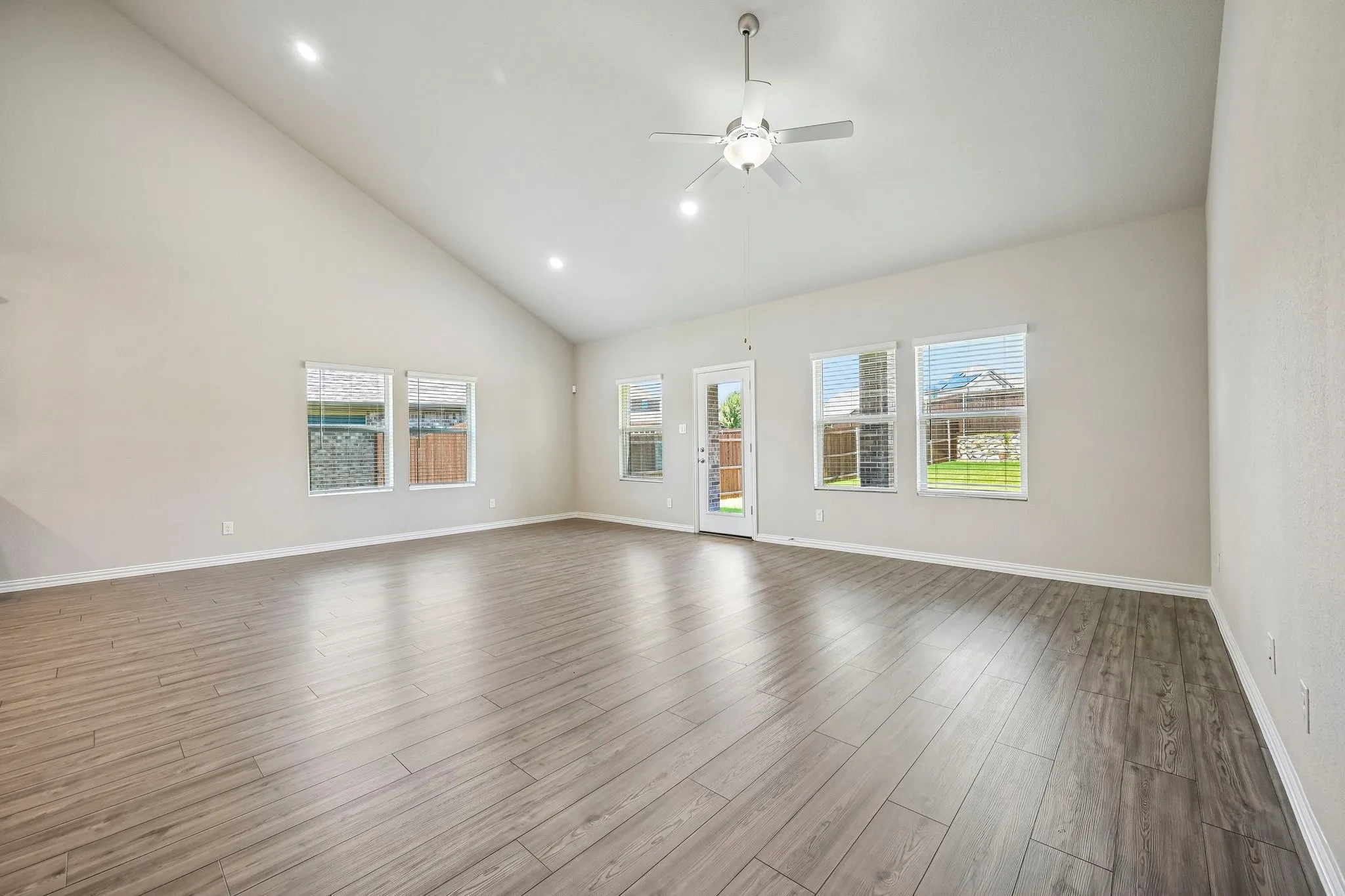 Single Family Residence For Sale in Collin County , 209 Rocky Road, Melissa, Texas 75454, 5 Bedroom, 3 Bathroom, 2 Garage spaces, 3,015 Sqft, built in 2023, mls#21319509, Real Estate Agent in Melissa, Homes For Sale in Collin county, Homes For Sale in Melissa, Realtor in Melissa Texas, Real Estate Brokerage Independent Realty Texas, Luminita Cordes Realtor
