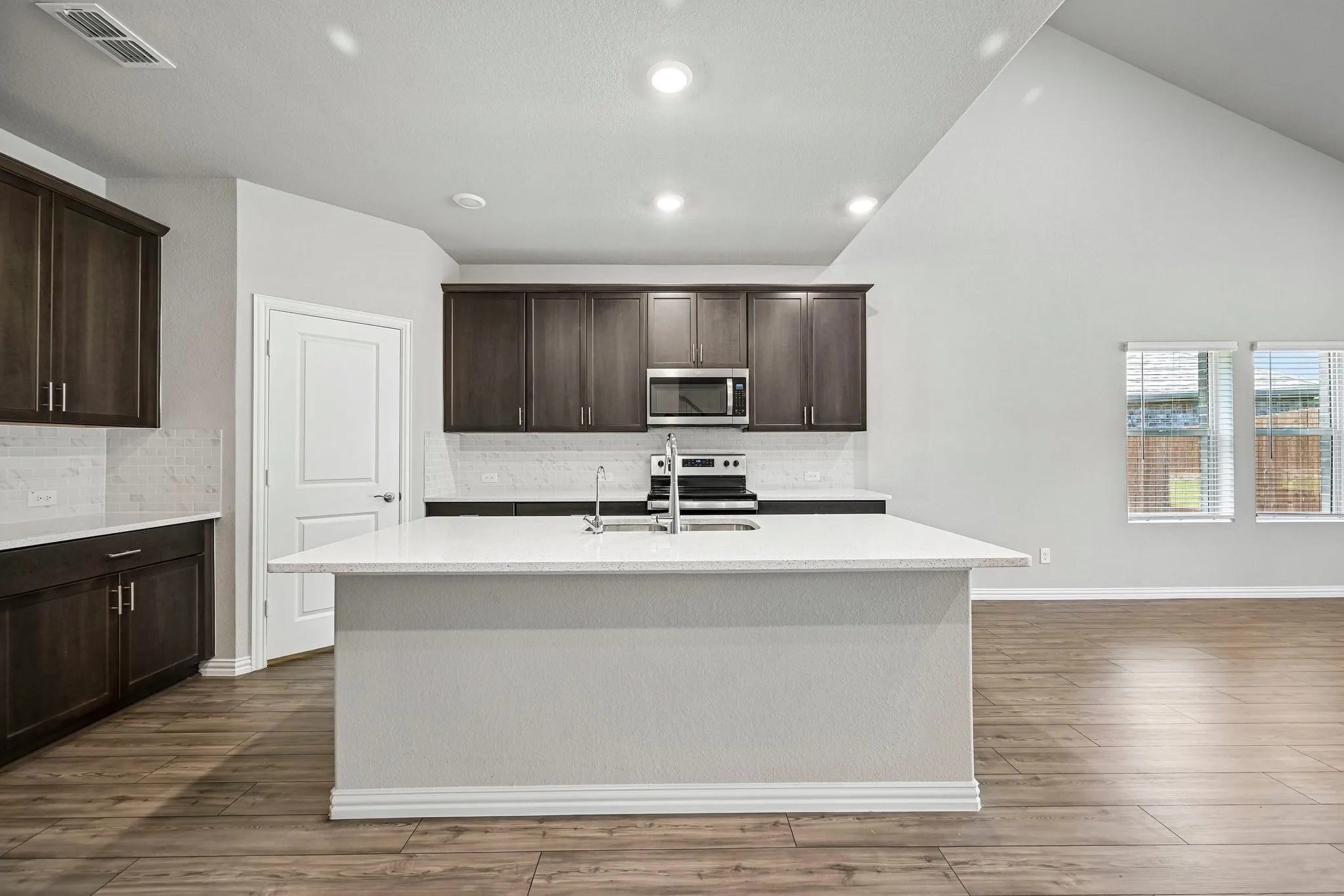 Single Family Residence For Sale in Collin County , 209 Rocky Road, Melissa, Texas 75454, 5 Bedroom, 3 Bathroom, 2 Garage spaces, 3,015 Sqft, built in 2023, mls#21319509, Real Estate Agent in Melissa, Homes For Sale in Collin county, Homes For Sale in Melissa, Realtor in Melissa Texas, Real Estate Brokerage Independent Realty Texas, Luminita Cordes Realtor