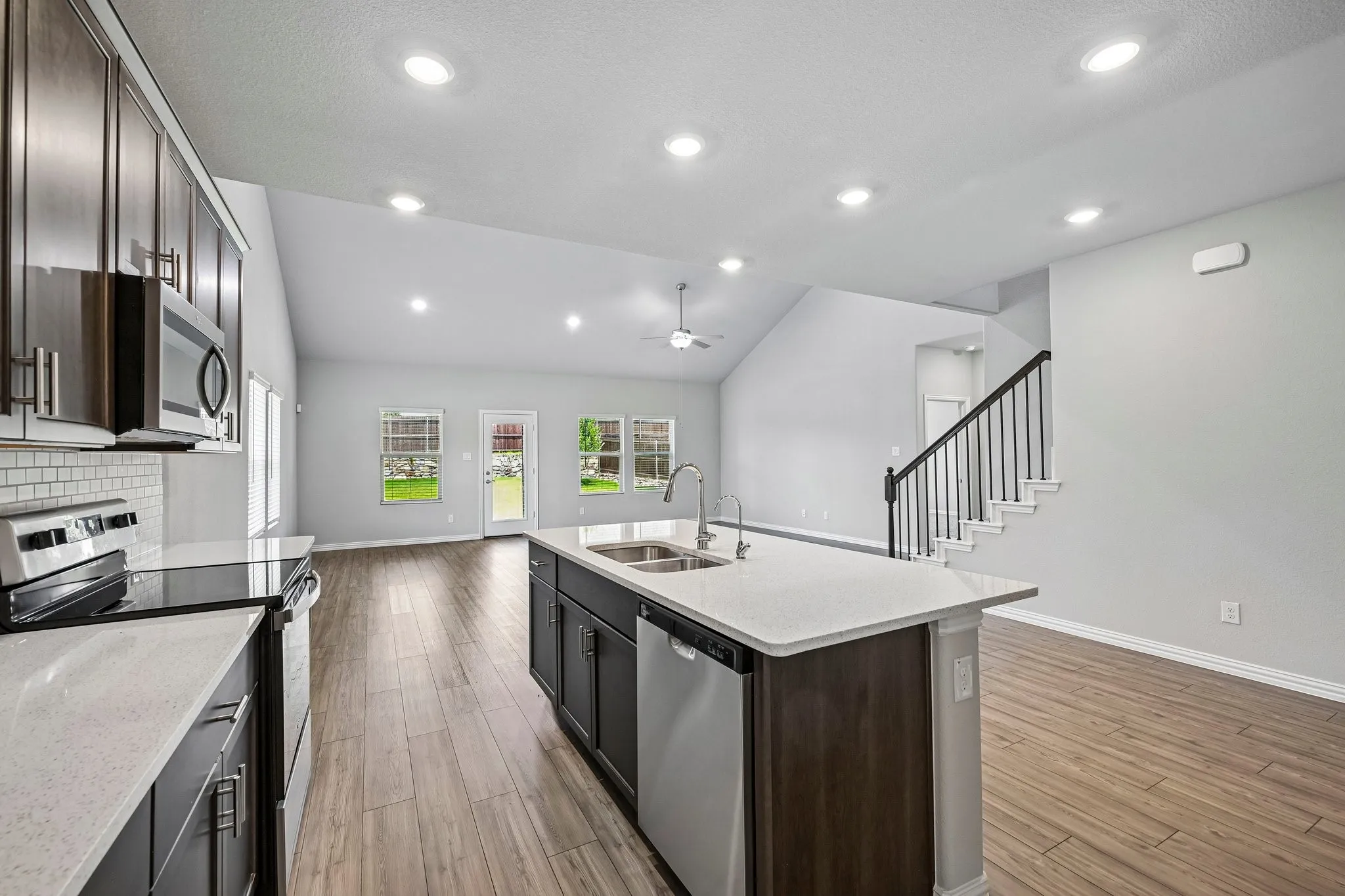 Single Family Residence For Sale in Collin County , 209 Rocky Road, Melissa, Texas 75454, 5 Bedroom, 3 Bathroom, 2 Garage spaces, 3,015 Sqft, built in 2023, mls#21319509, Real Estate Agent in Melissa, Homes For Sale in Collin county, Homes For Sale in Melissa, Realtor in Melissa Texas, Real Estate Brokerage Independent Realty Texas, Luminita Cordes Realtor