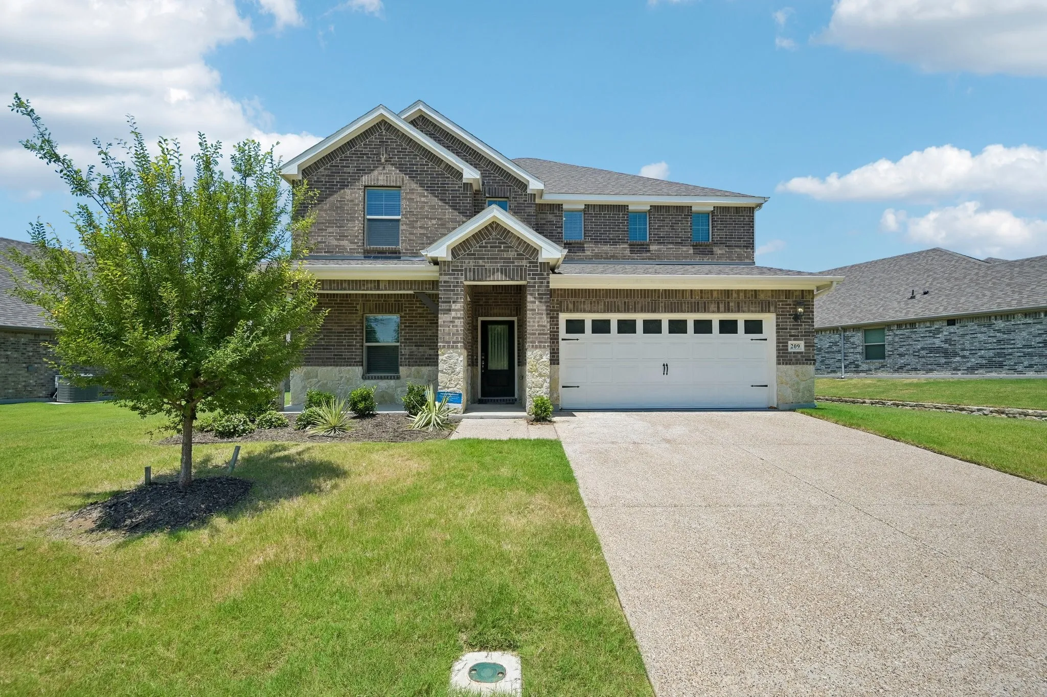 Single Family Residence For Sale in Collin County , 209 Rocky Road, Melissa, Texas 75454, 5 Bedroom, 3 Bathroom, 2 Garage spaces, 3,015 Sqft, built in 2023, mls#21319509, Real Estate Agent in Melissa, Homes For Sale in Collin county, Homes For Sale in Melissa, Realtor in Melissa Texas, Real Estate Brokerage Independent Realty Texas, Luminita Cordes Realtor