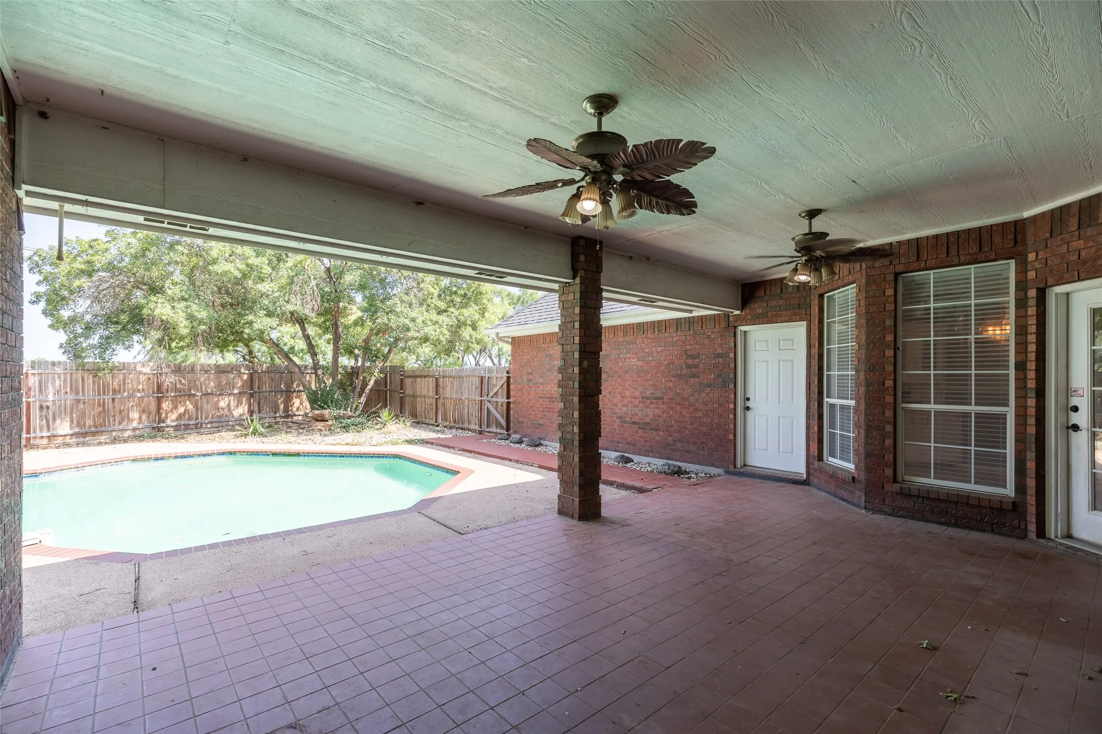 Single Family Residence For Sale in Taylor County , 1418 Kingwood Circle, Abilene, Texas 79602, 4 Bedroom, 3 Bathroom, 2 Garage spaces, 2,540 Sqft, built in 1996, mls#21327488, Real Estate Agent in Abilene, Homes For Sale in Taylor county, Homes For Sale in Abilene, Realtor in Abilene Texas, Real Estate Brokerage Independent Realty Texas, Luminita Cordes Realtor