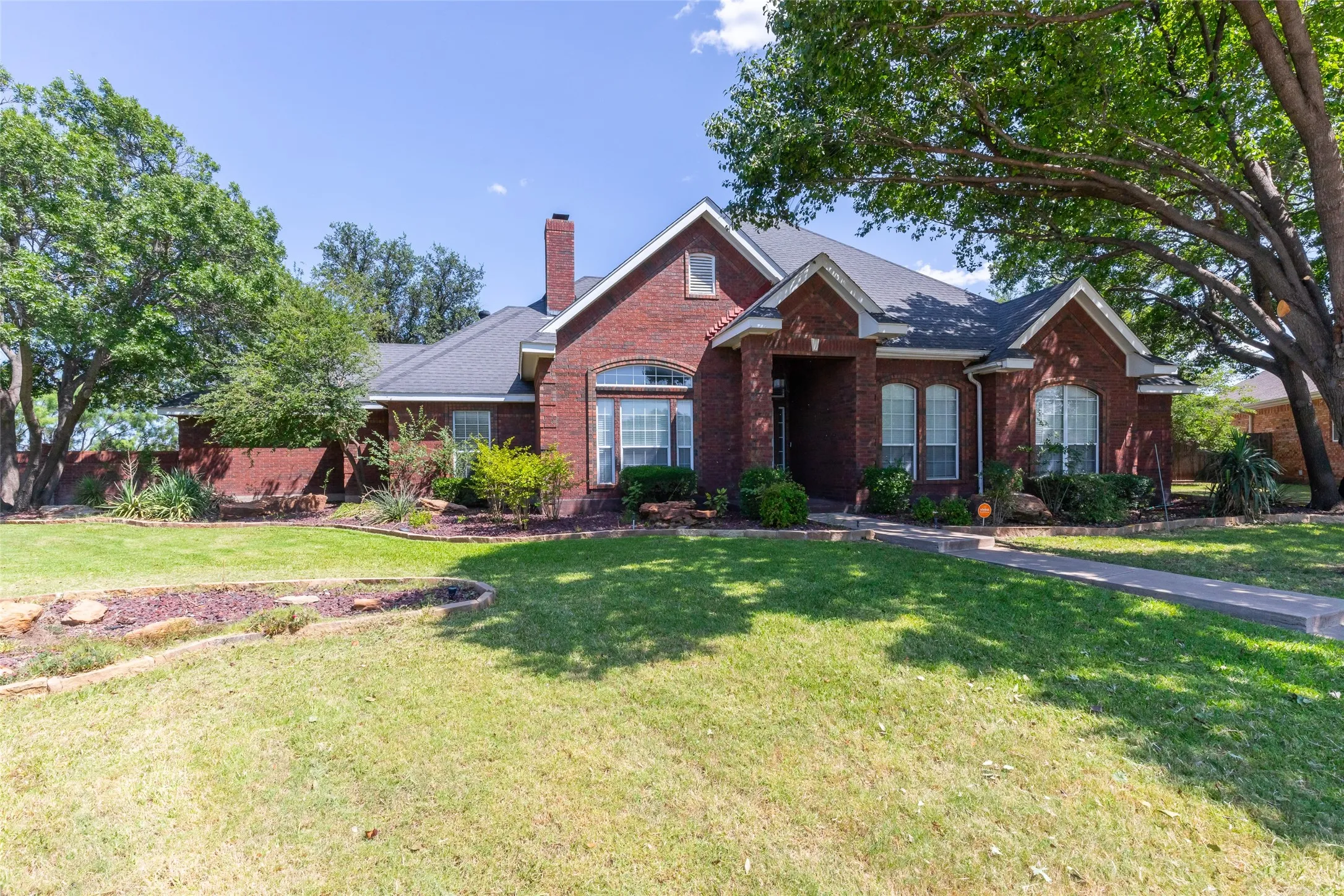 Single Family Residence For Sale in Taylor County , 1418 Kingwood Circle, Abilene, Texas 79602, 4 Bedroom, 3 Bathroom, 2 Garage spaces, 2,540 Sqft, built in 1996, mls#21327488, Real Estate Agent in Abilene, Homes For Sale in Taylor county, Homes For Sale in Abilene, Realtor in Abilene Texas, Real Estate Brokerage Independent Realty Texas, Luminita Cordes Realtor