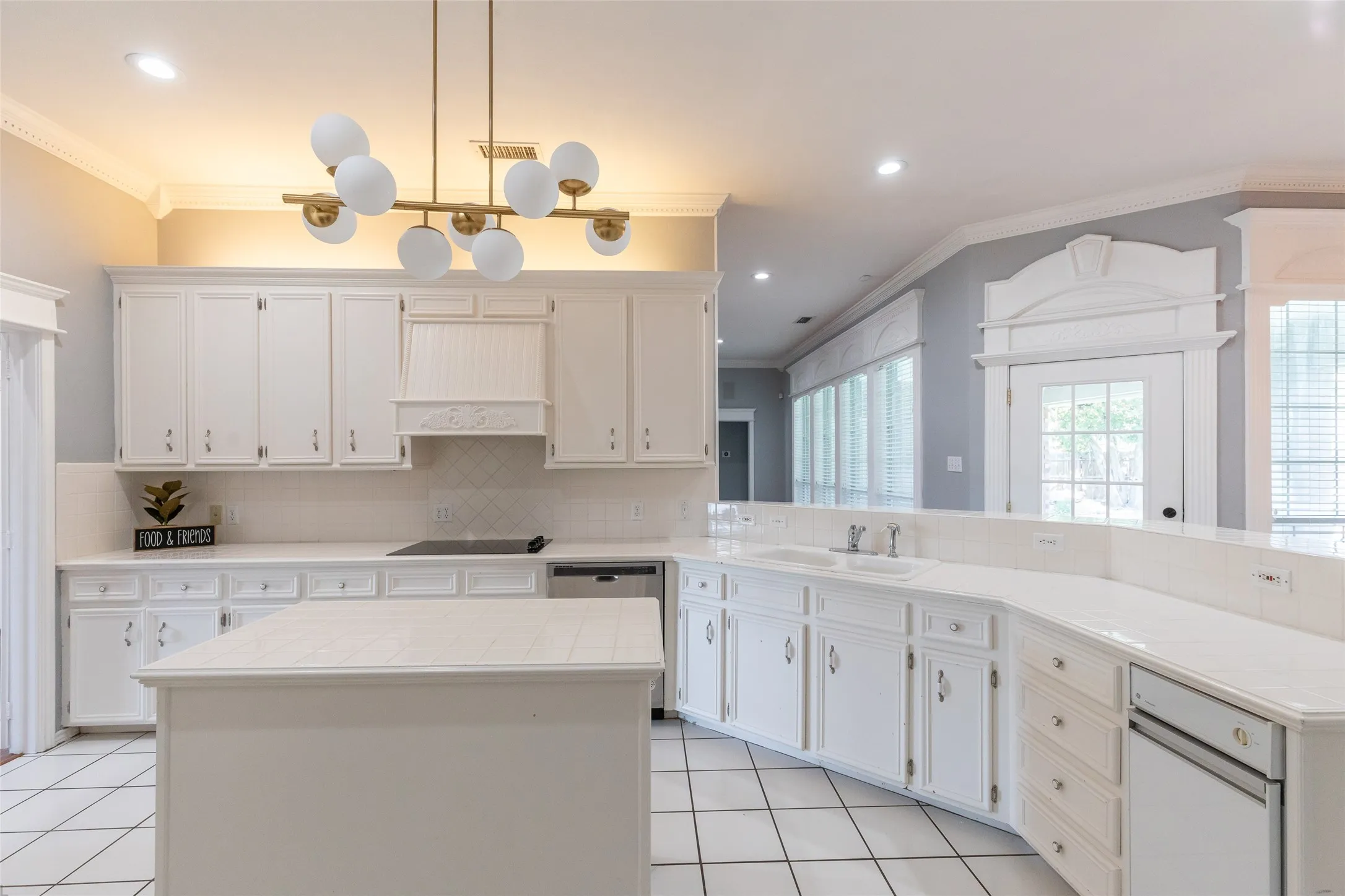 Single Family Residence For Sale in Taylor County , 1418 Kingwood Circle, Abilene, Texas 79602, 4 Bedroom, 3 Bathroom, 2 Garage spaces, 2,540 Sqft, built in 1996, mls#21327488, Real Estate Agent in Abilene, Homes For Sale in Taylor county, Homes For Sale in Abilene, Realtor in Abilene Texas, Real Estate Brokerage Independent Realty Texas, Luminita Cordes Realtor