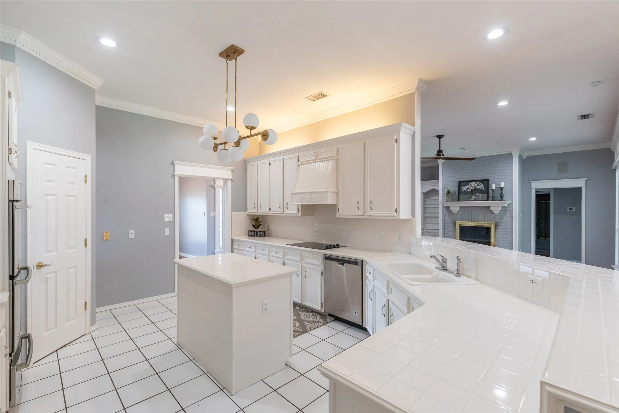Single Family Residence For Sale in Taylor County , 1418 Kingwood Circle, Abilene, Texas 79602, 4 Bedroom, 3 Bathroom, 2 Garage spaces, 2,540 Sqft, built in 1996, mls#21327488, Real Estate Agent in Abilene, Homes For Sale in Taylor county, Homes For Sale in Abilene, Realtor in Abilene Texas, Real Estate Brokerage Independent Realty Texas, Luminita Cordes Realtor