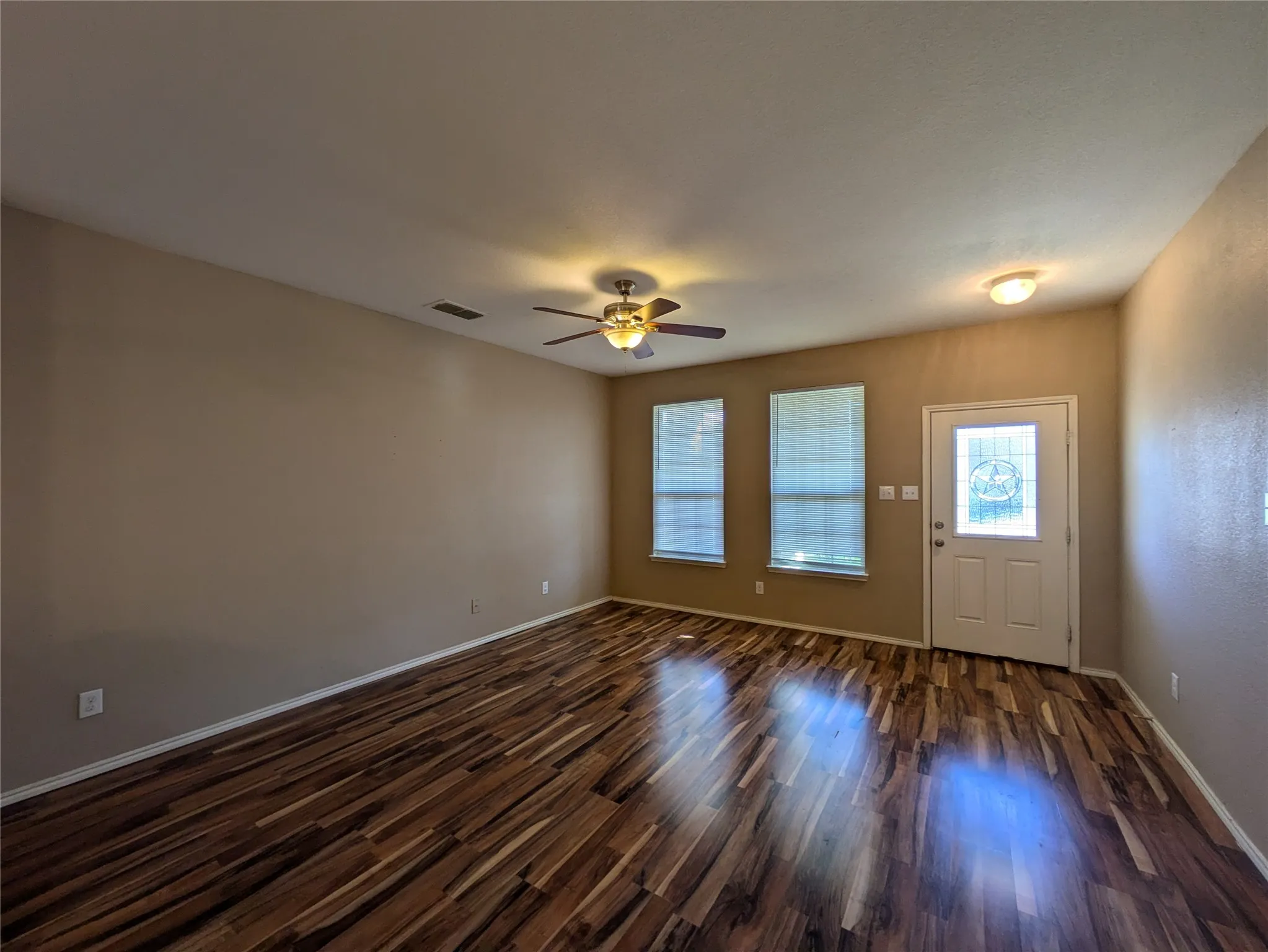 Single Family Residence For Rent in Kaufman County , 4115 Indian Paintbrush Lane, Heartland, Texas 75126, 4 Bedroom, 3 Bathroom, 2 Garage spaces, 2,280 Sqft, built in 2016, mls#21327925, Real Estate Agent in Heartland, Homes For Rent in Kaufman county, Homes For Rent in Heartland, Realtor in Heartland Texas, Real Estate Brokerage Independent Realty Texas, Luminita Cordes Realtor