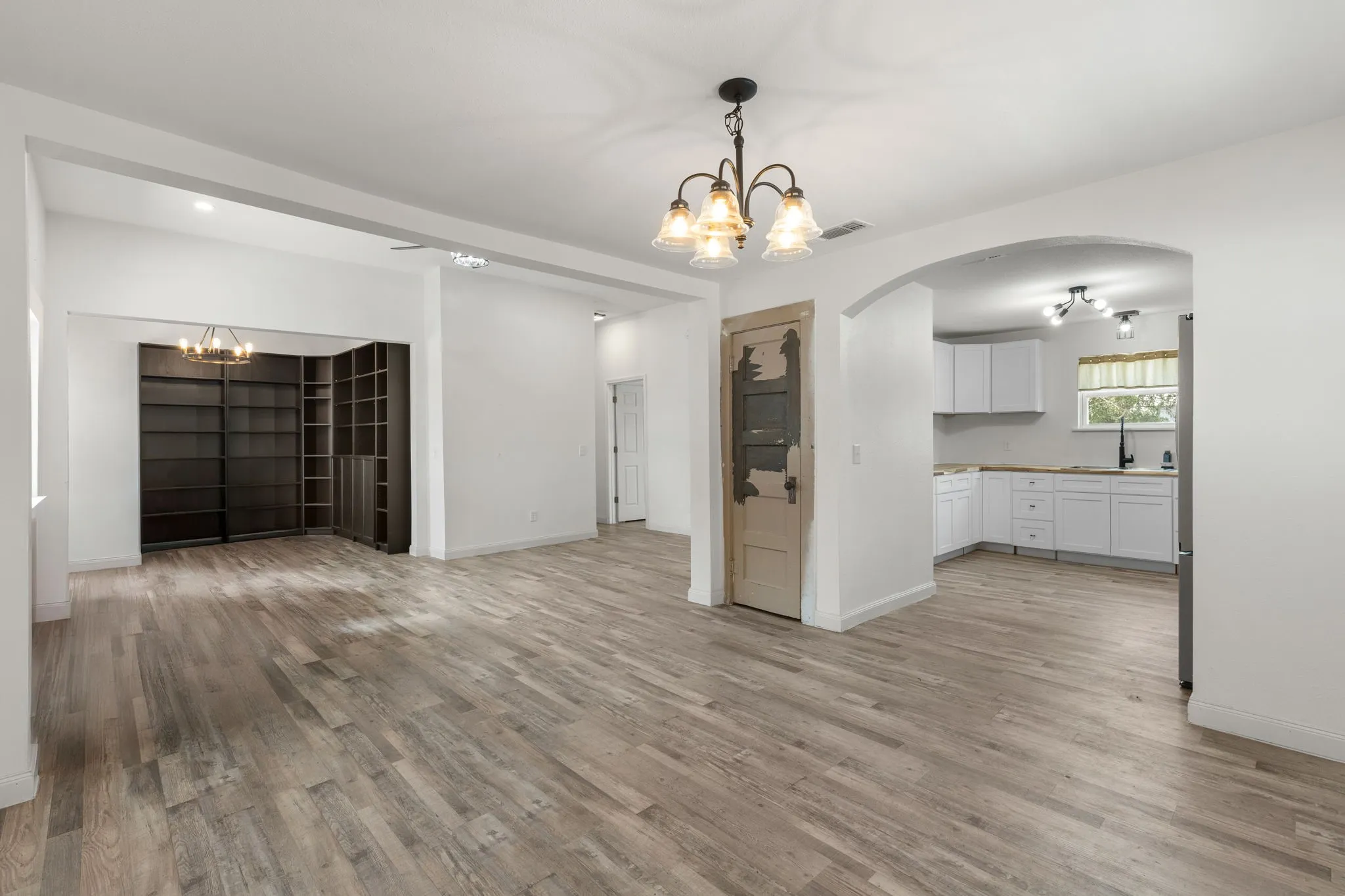 Single Family Residence For Rent in Archer County , 5312 Crown Lane, Wichita Falls, Texas 76310, 2 Bedroom, 1 Bathroom, Garage spaces, 1,456 Sqft, built in 1940, mls#21327953, Real Estate Agent in Wichita Falls, Homes For Rent in Archer county, Homes For Rent in Wichita Falls, Realtor in Wichita Falls Texas, Real Estate Brokerage Independent Realty Texas, Luminita Cordes Realtor