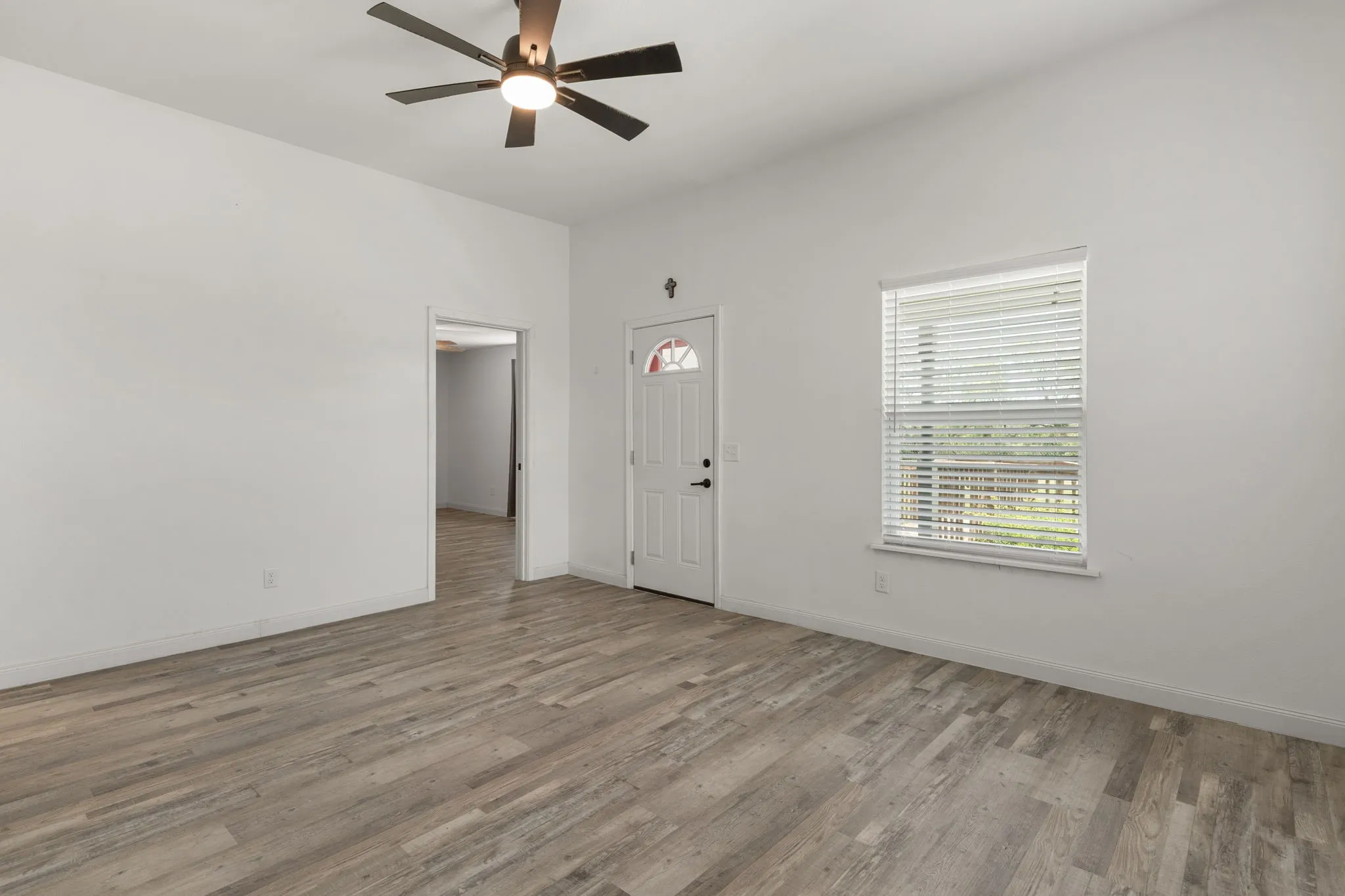 Single Family Residence For Rent in Archer County , 5312 Crown Lane, Wichita Falls, Texas 76310, 2 Bedroom, 1 Bathroom, Garage spaces, 1,456 Sqft, built in 1940, mls#21327953, Real Estate Agent in Wichita Falls, Homes For Rent in Archer county, Homes For Rent in Wichita Falls, Realtor in Wichita Falls Texas, Real Estate Brokerage Independent Realty Texas, Luminita Cordes Realtor