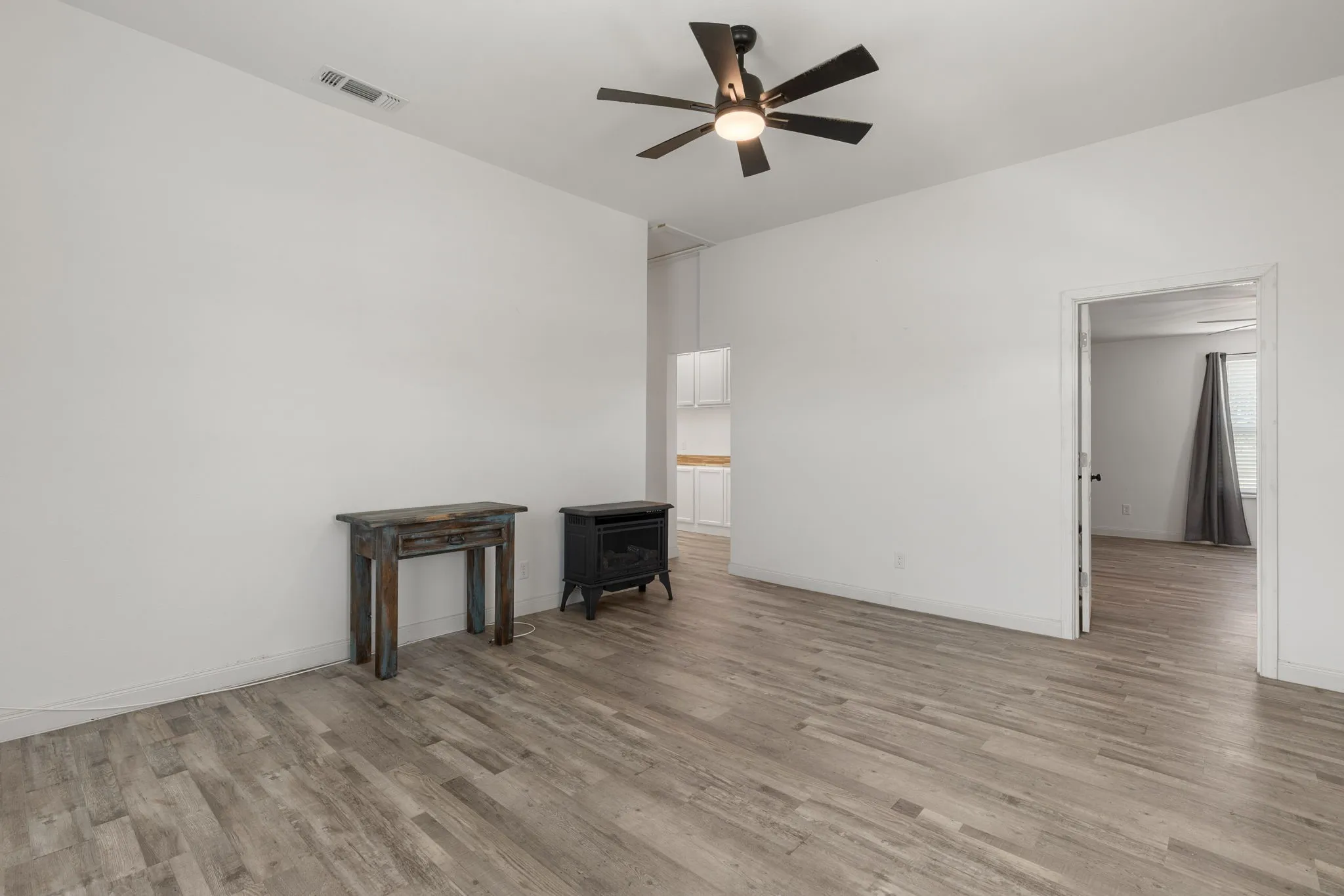 Single Family Residence For Rent in Archer County , 5312 Crown Lane, Wichita Falls, Texas 76310, 2 Bedroom, 1 Bathroom, Garage spaces, 1,456 Sqft, built in 1940, mls#21327953, Real Estate Agent in Wichita Falls, Homes For Rent in Archer county, Homes For Rent in Wichita Falls, Realtor in Wichita Falls Texas, Real Estate Brokerage Independent Realty Texas, Luminita Cordes Realtor