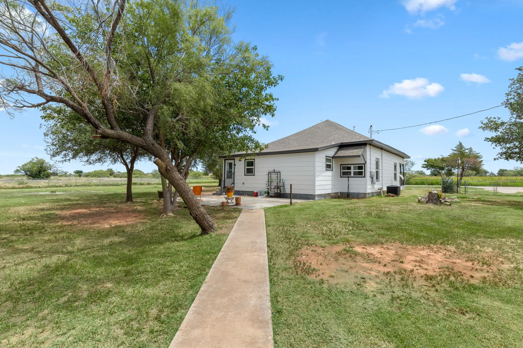 Single Family Residence For Rent in Archer County , 5312 Crown Lane, Wichita Falls, Texas 76310, 2 Bedroom, 1 Bathroom, Garage spaces, 1,456 Sqft, built in 1940, mls#21327953, Real Estate Agent in Wichita Falls, Homes For Rent in Archer county, Homes For Rent in Wichita Falls, Realtor in Wichita Falls Texas, Real Estate Brokerage Independent Realty Texas, Luminita Cordes Realtor