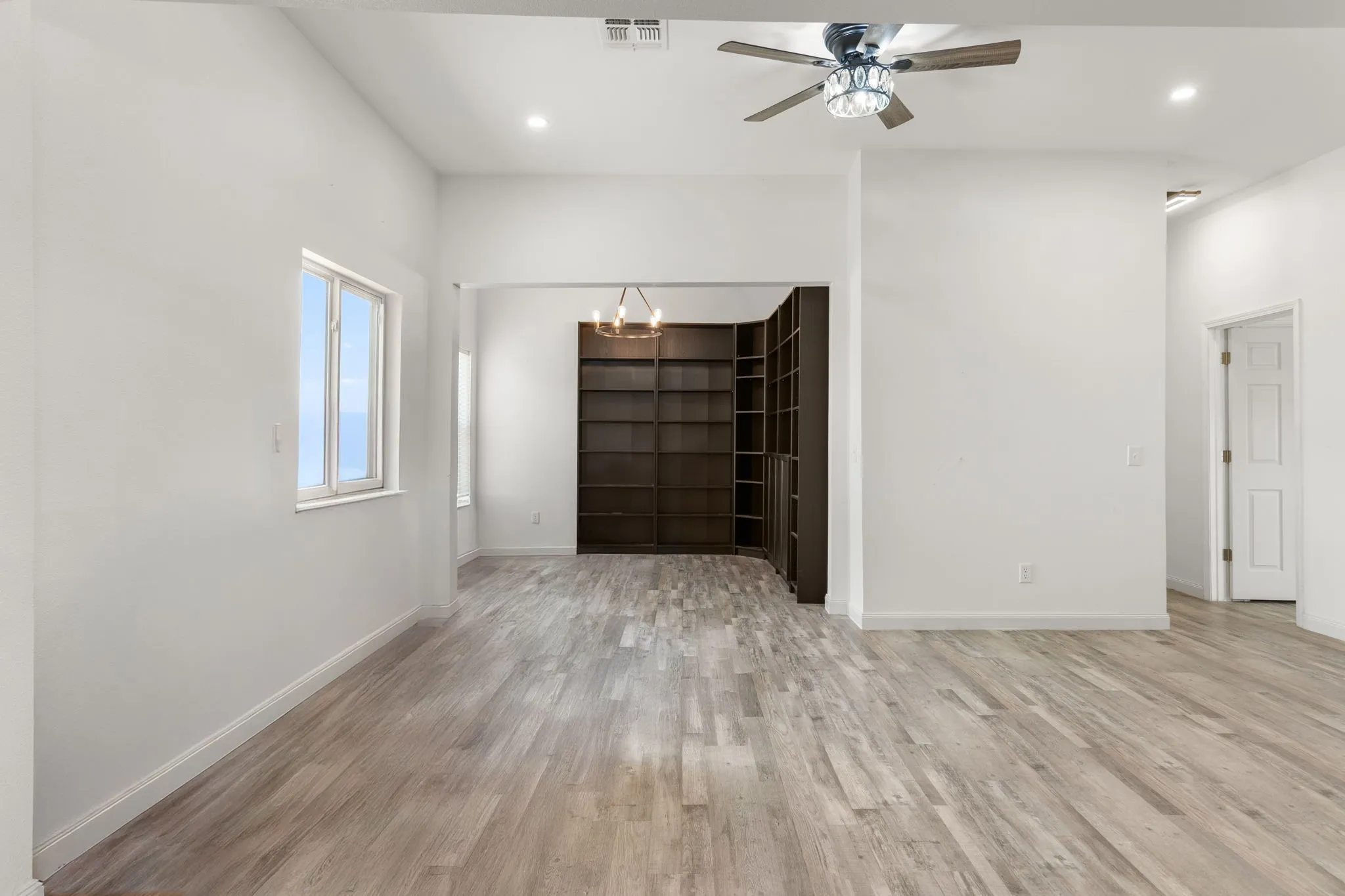 Single Family Residence For Rent in Archer County , 5312 Crown Lane, Wichita Falls, Texas 76310, 2 Bedroom, 1 Bathroom, Garage spaces, 1,456 Sqft, built in 1940, mls#21327953, Real Estate Agent in Wichita Falls, Homes For Rent in Archer county, Homes For Rent in Wichita Falls, Realtor in Wichita Falls Texas, Real Estate Brokerage Independent Realty Texas, Luminita Cordes Realtor