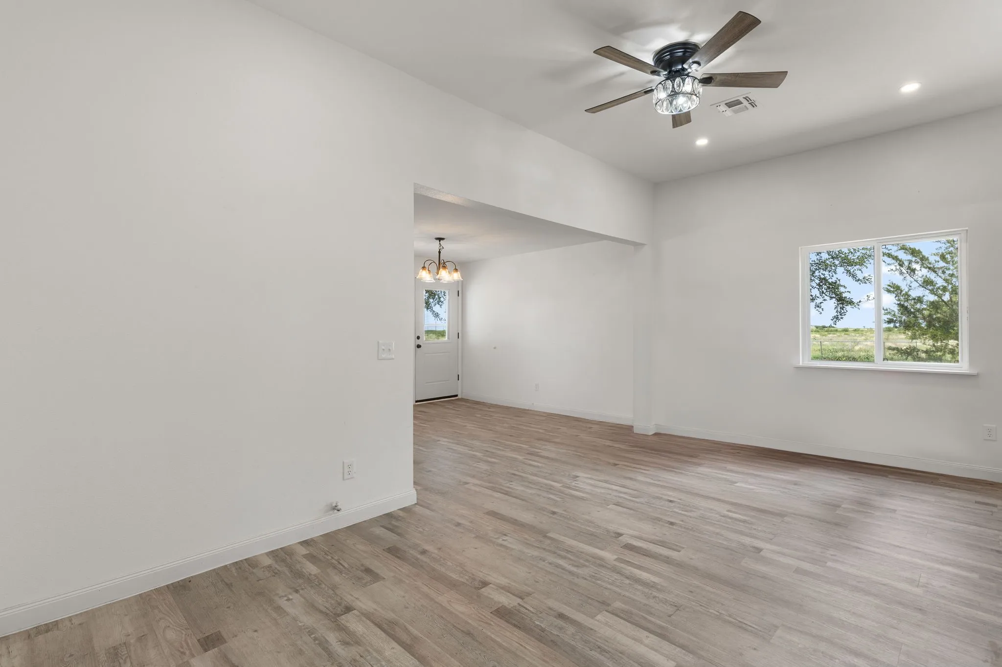 Single Family Residence For Rent in Archer County , 5312 Crown Lane, Wichita Falls, Texas 76310, 2 Bedroom, 1 Bathroom, Garage spaces, 1,456 Sqft, built in 1940, mls#21327953, Real Estate Agent in Wichita Falls, Homes For Rent in Archer county, Homes For Rent in Wichita Falls, Realtor in Wichita Falls Texas, Real Estate Brokerage Independent Realty Texas, Luminita Cordes Realtor