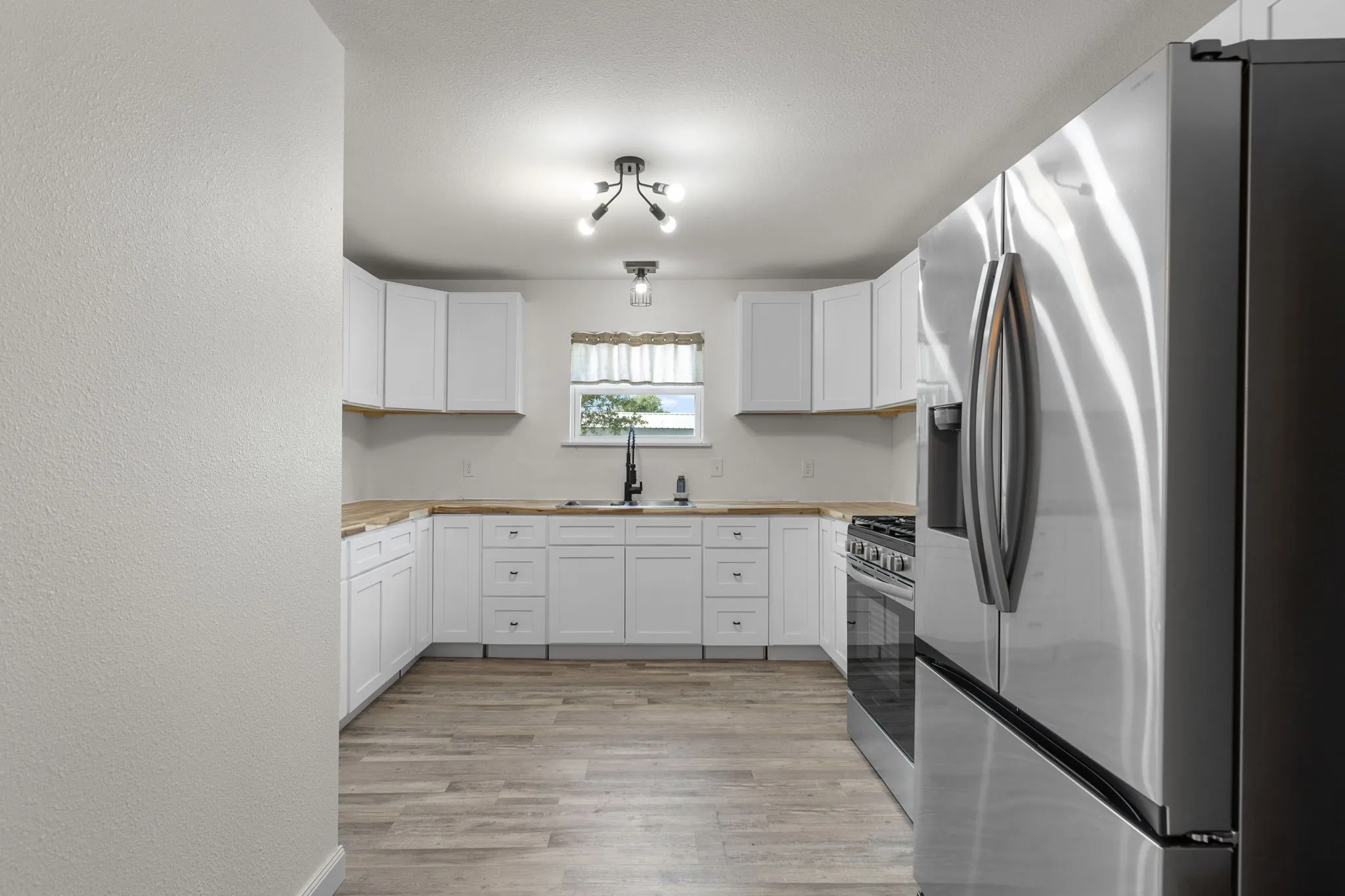 Single Family Residence For Rent in Archer County , 5312 Crown Lane, Wichita Falls, Texas 76310, 2 Bedroom, 1 Bathroom, Garage spaces, 1,456 Sqft, built in 1940, mls#21327953, Real Estate Agent in Wichita Falls, Homes For Rent in Archer county, Homes For Rent in Wichita Falls, Realtor in Wichita Falls Texas, Real Estate Brokerage Independent Realty Texas, Luminita Cordes Realtor