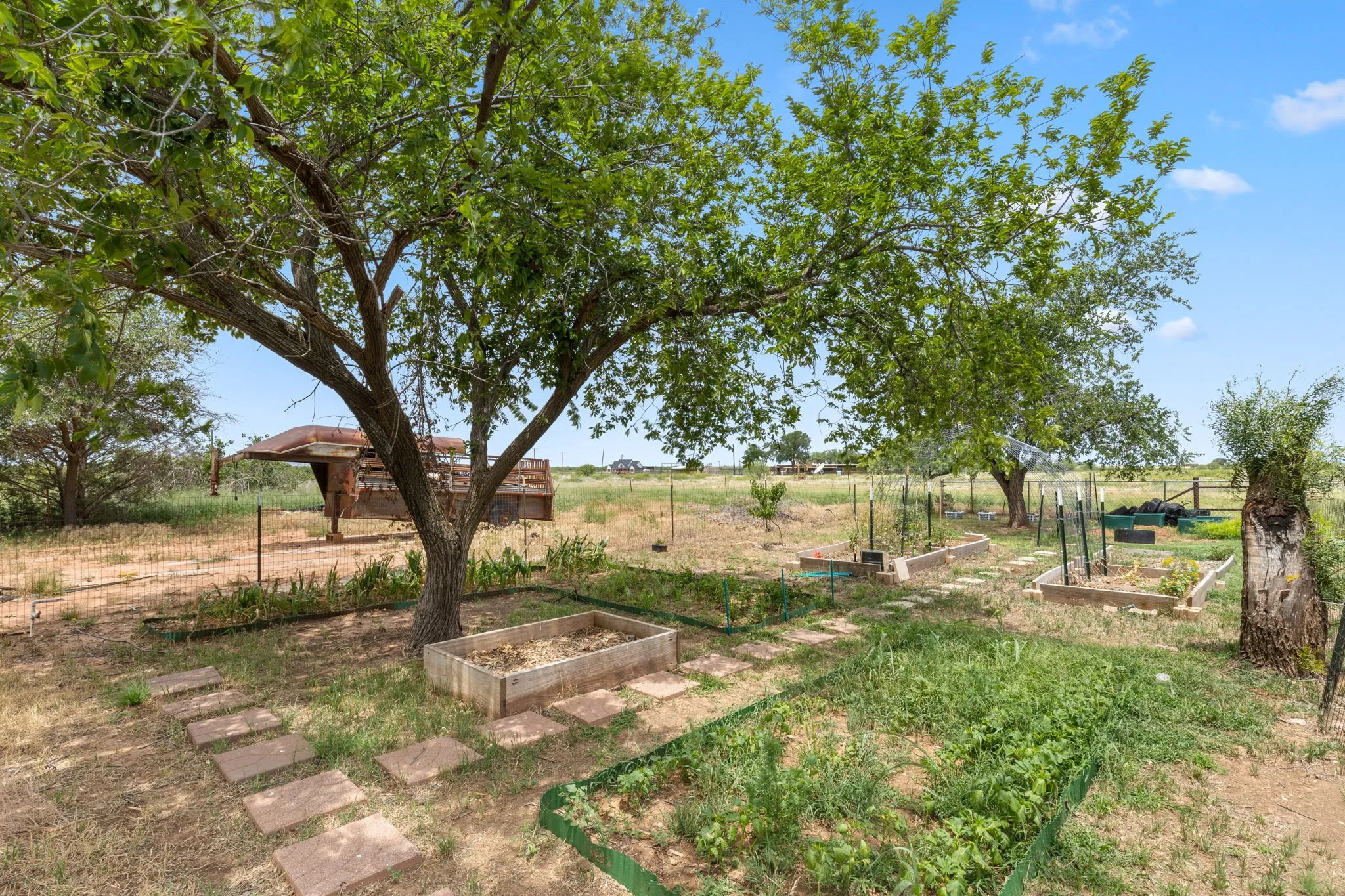 Single Family Residence For Rent in Archer County , 5312 Crown Lane, Wichita Falls, Texas 76310, 2 Bedroom, 1 Bathroom, Garage spaces, 1,456 Sqft, built in 1940, mls#21327953, Real Estate Agent in Wichita Falls, Homes For Rent in Archer county, Homes For Rent in Wichita Falls, Realtor in Wichita Falls Texas, Real Estate Brokerage Independent Realty Texas, Luminita Cordes Realtor