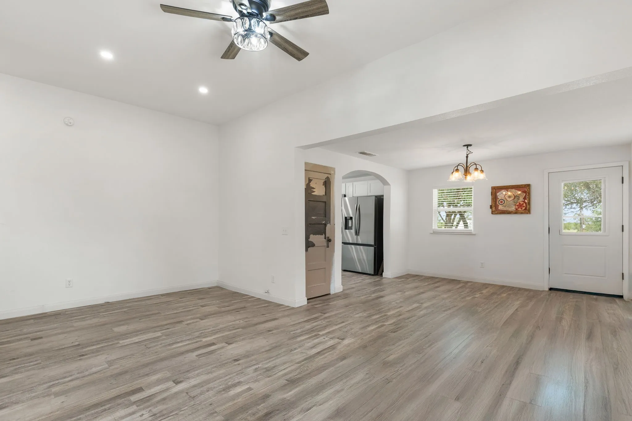 Single Family Residence For Rent in Archer County , 5312 Crown Lane, Wichita Falls, Texas 76310, 2 Bedroom, 1 Bathroom, Garage spaces, 1,456 Sqft, built in 1940, mls#21327953, Real Estate Agent in Wichita Falls, Homes For Rent in Archer county, Homes For Rent in Wichita Falls, Realtor in Wichita Falls Texas, Real Estate Brokerage Independent Realty Texas, Luminita Cordes Realtor