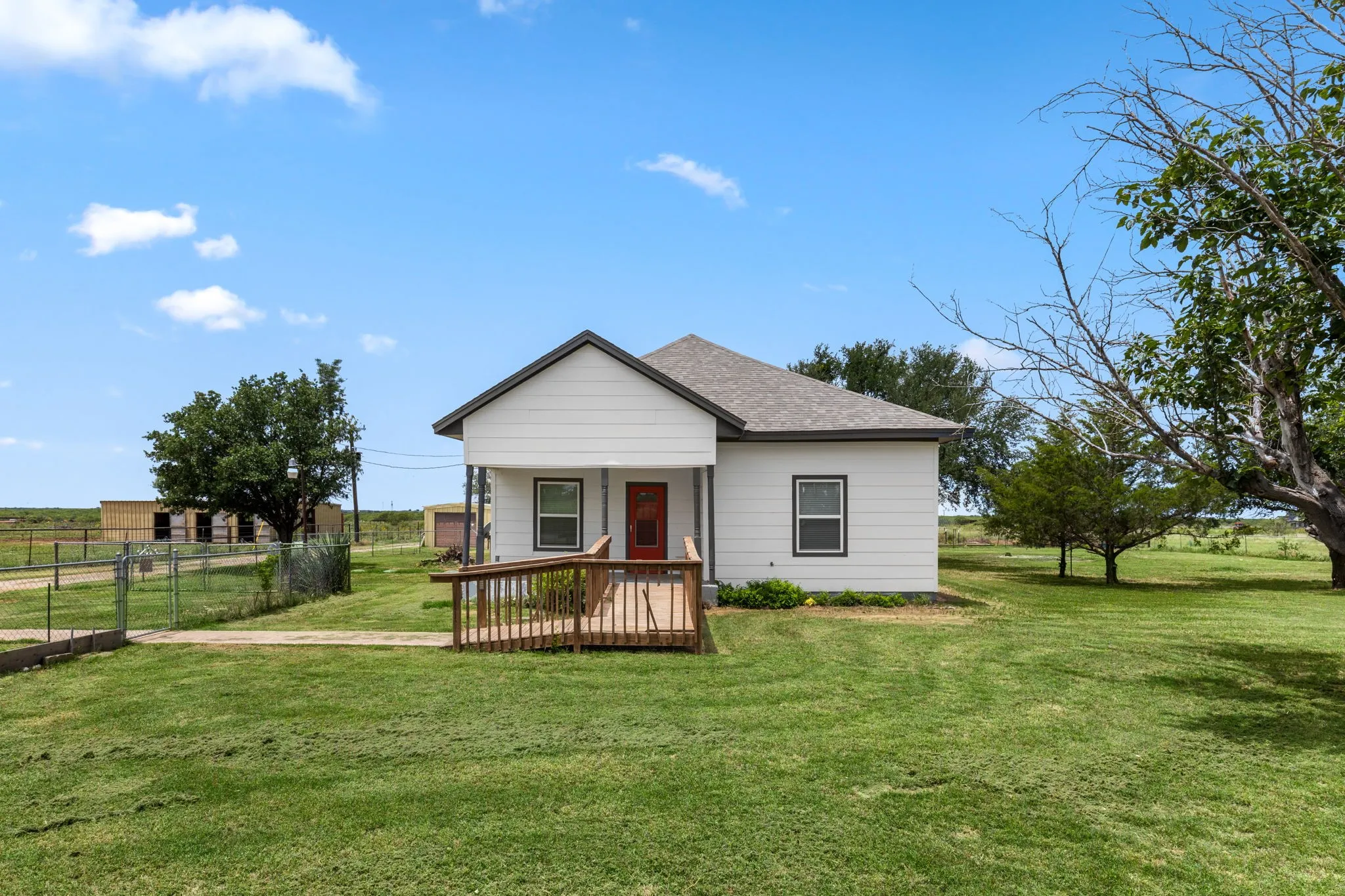 Single Family Residence For Rent in Archer County , 5312 Crown Lane, Wichita Falls, Texas 76310, 2 Bedroom, 1 Bathroom, Garage spaces, 1,456 Sqft, built in 1940, mls#21327953, Real Estate Agent in Wichita Falls, Homes For Rent in Archer county, Homes For Rent in Wichita Falls, Realtor in Wichita Falls Texas, Real Estate Brokerage Independent Realty Texas, Luminita Cordes Realtor