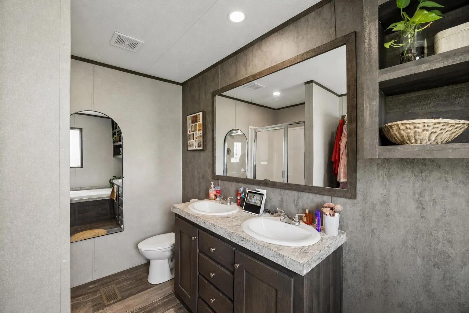 For Sale in Tarrant County , 7971 Peden Road, Azle, Texas 76020, 6 Bedroom, 4 Bathroom, Garage spaces, 0 Sqft, built in 1978, mls#21324127, Real Estate Agent in Azle, Homes For Sale in Tarrant county, Homes For Sale in Azle, Realtor in Azle Texas, Real Estate Brokerage Independent Realty Texas, Luminita Cordes Realtor