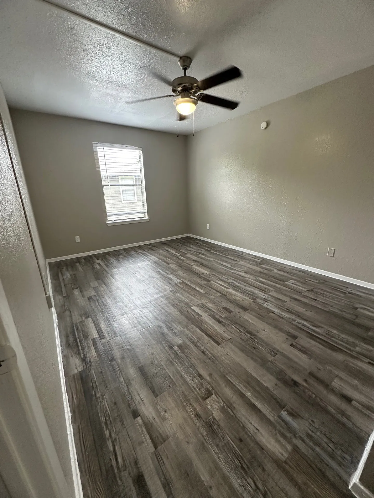 Apartment For Rent in Tarrant County , 1122 Millview Drive 2601, Arlington, Texas 76012, 2 Bedrooms, 2 Bathrooms, Garage spaces, 1,000 Sqft, built in 1984, Price $1,425, mls#21327951, Real Estate Agent in Arlington, Homes For Rent in Tarrant county, Homes For Rent in Arlington, Realtor in Arlington Texas, Real Estate Brokerage Independent Realty Texas, Luminita Cordes Realtor