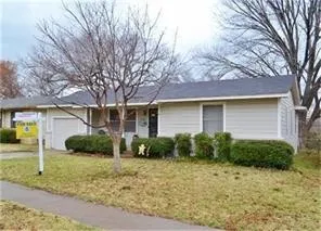 Single Family Residence For Rent in Denton County , 1716 Redwood Place, Denton, Texas 76209, 3 Bedroom, 1 Bathroom, 1 Garage spaces, 1,226 Sqft, built in 1955, mls#21310518, Real Estate Agent in Denton, Homes For Rent in Denton county, Homes For Rent in Denton, Realtor in Denton Texas, Real Estate Brokerage Independent Realty Texas, Luminita Cordes Realtor