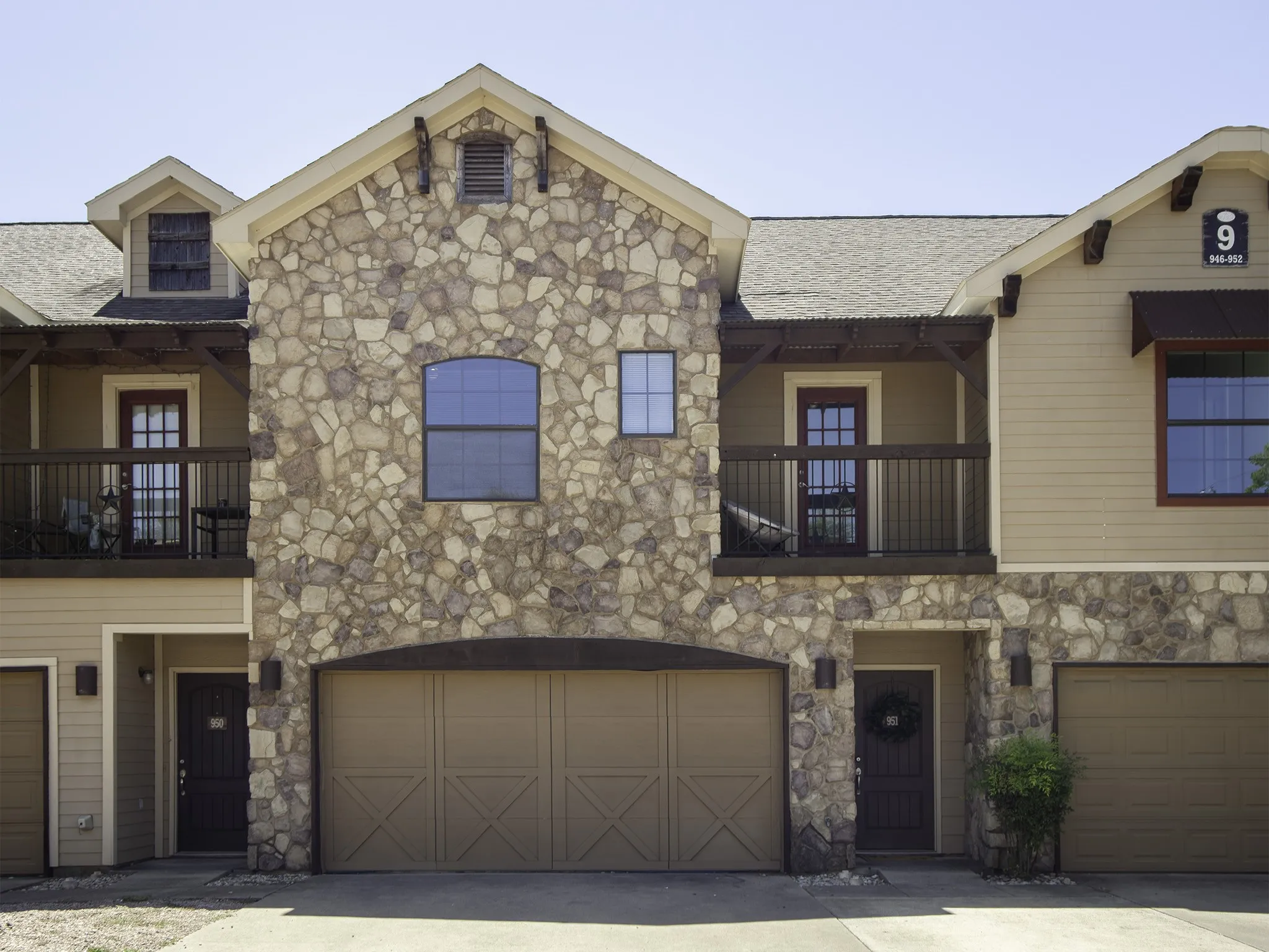 Condominium For Sale in Mc Lennan County , 2410 S 2nd Street 951, Waco, Texas 76706, 4 Bedroom, 5 Bathroom, 2 Garage spaces, 1,491 Sqft, built in 2006, mls#21293989, Real Estate Agent in Waco, Homes For Sale in Mc Lennan county, Homes For Sale in Waco, Realtor in Waco Texas, Real Estate Brokerage Independent Realty Texas, Luminita Cordes Realtor