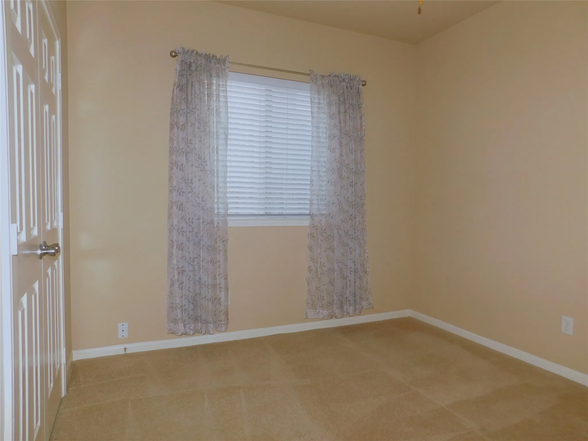 Single Family Residence For Rent in Denton County , 108 Red Bluff Drive, Hickory Creek, Texas 75065, 4 Bedroom, 3 Bathroom, 2 Garage spaces, 2,521 Sqft, built in 2004, mls#21327938, Real Estate Agent in Hickory Creek, Homes For Rent in Denton county, Homes For Rent in Hickory Creek, Realtor in Hickory Creek Texas, Real Estate Brokerage Independent Realty Texas, Luminita Cordes Realtor
