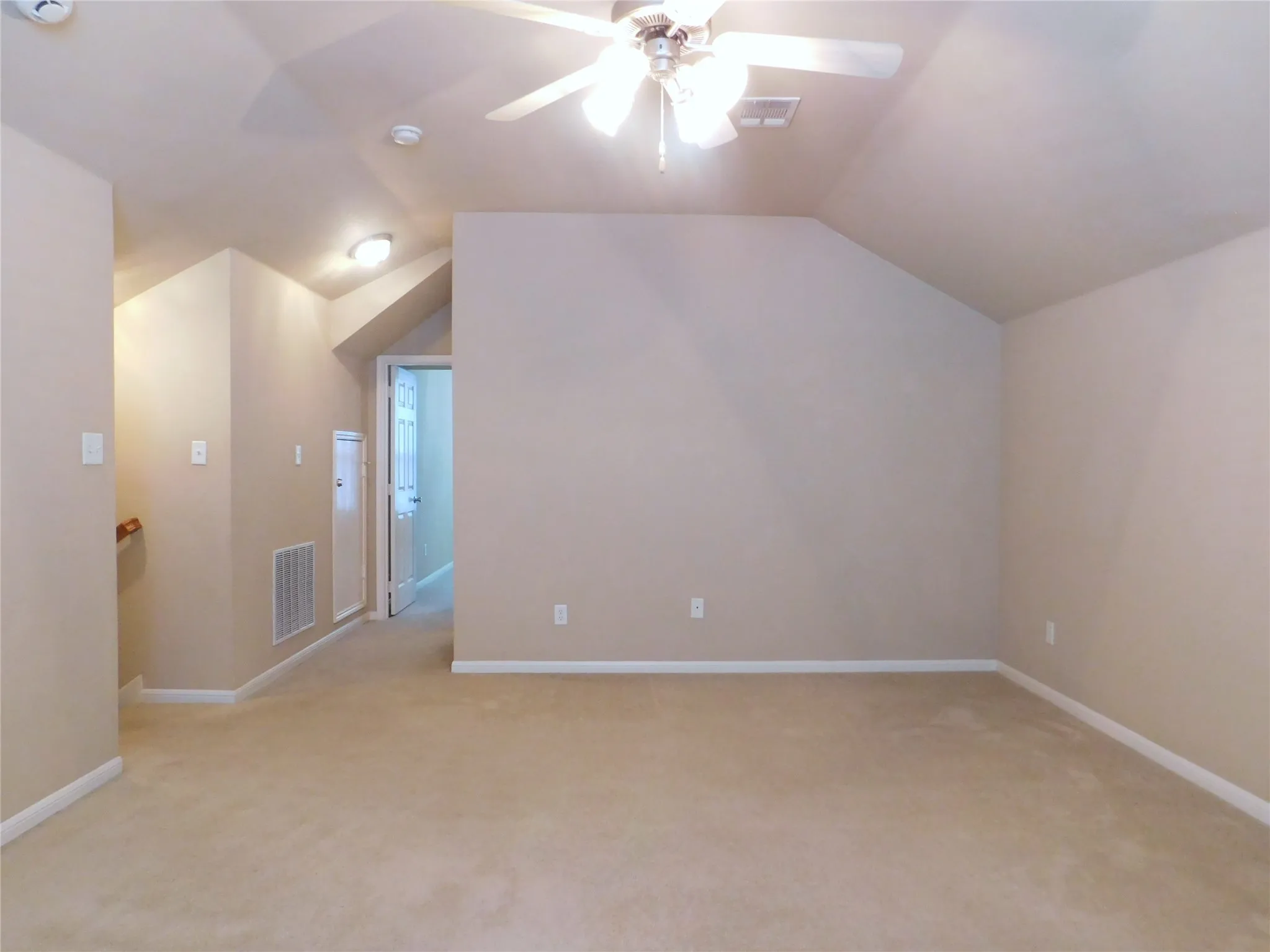 Single Family Residence For Rent in Denton County , 108 Red Bluff Drive, Hickory Creek, Texas 75065, 4 Bedroom, 3 Bathroom, 2 Garage spaces, 2,521 Sqft, built in 2004, mls#21327938, Real Estate Agent in Hickory Creek, Homes For Rent in Denton county, Homes For Rent in Hickory Creek, Realtor in Hickory Creek Texas, Real Estate Brokerage Independent Realty Texas, Luminita Cordes Realtor