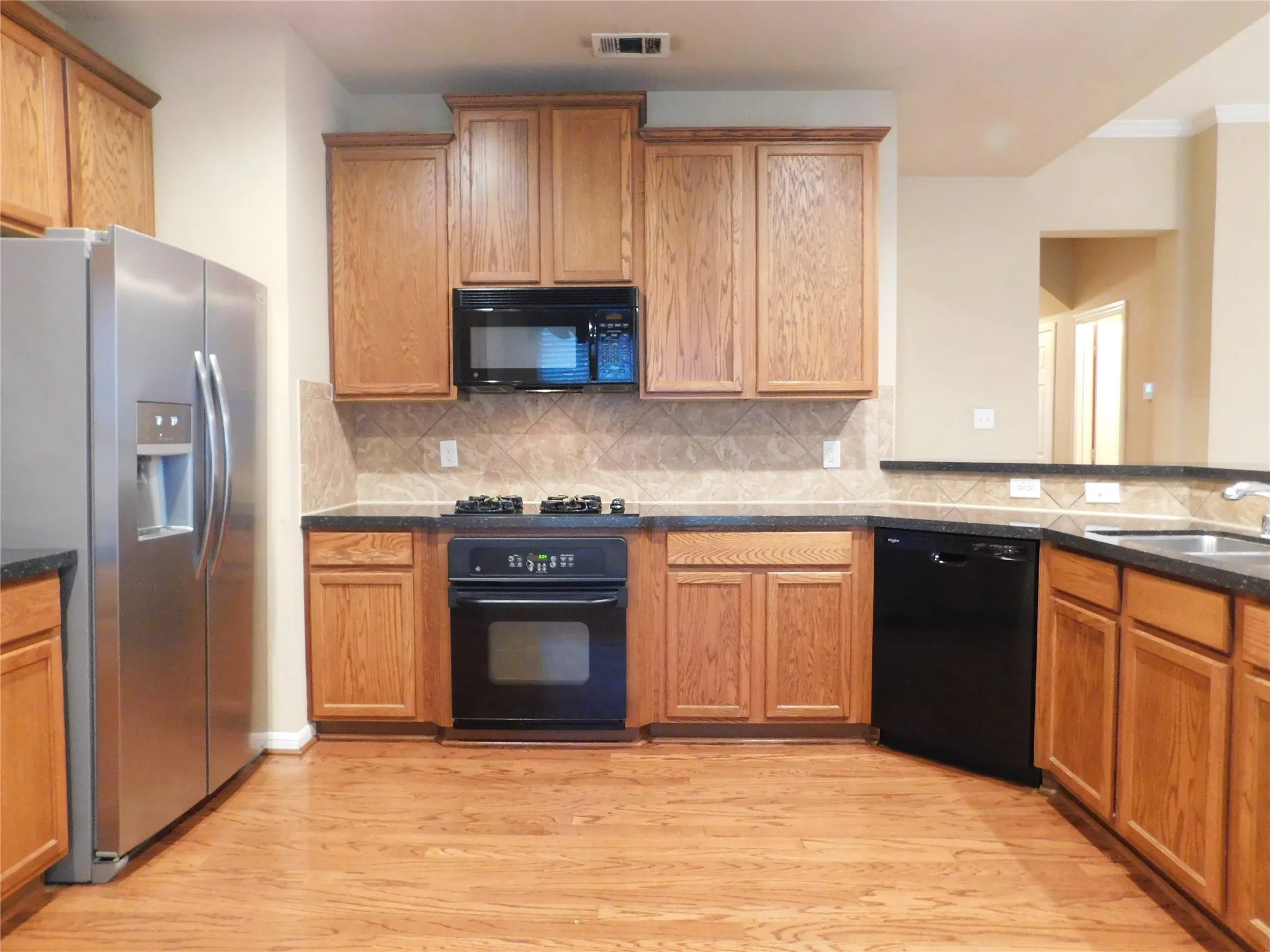 Single Family Residence For Rent in Denton County , 108 Red Bluff Drive, Hickory Creek, Texas 75065, 4 Bedroom, 3 Bathroom, 2 Garage spaces, 2,521 Sqft, built in 2004, mls#21327938, Real Estate Agent in Hickory Creek, Homes For Rent in Denton county, Homes For Rent in Hickory Creek, Realtor in Hickory Creek Texas, Real Estate Brokerage Independent Realty Texas, Luminita Cordes Realtor