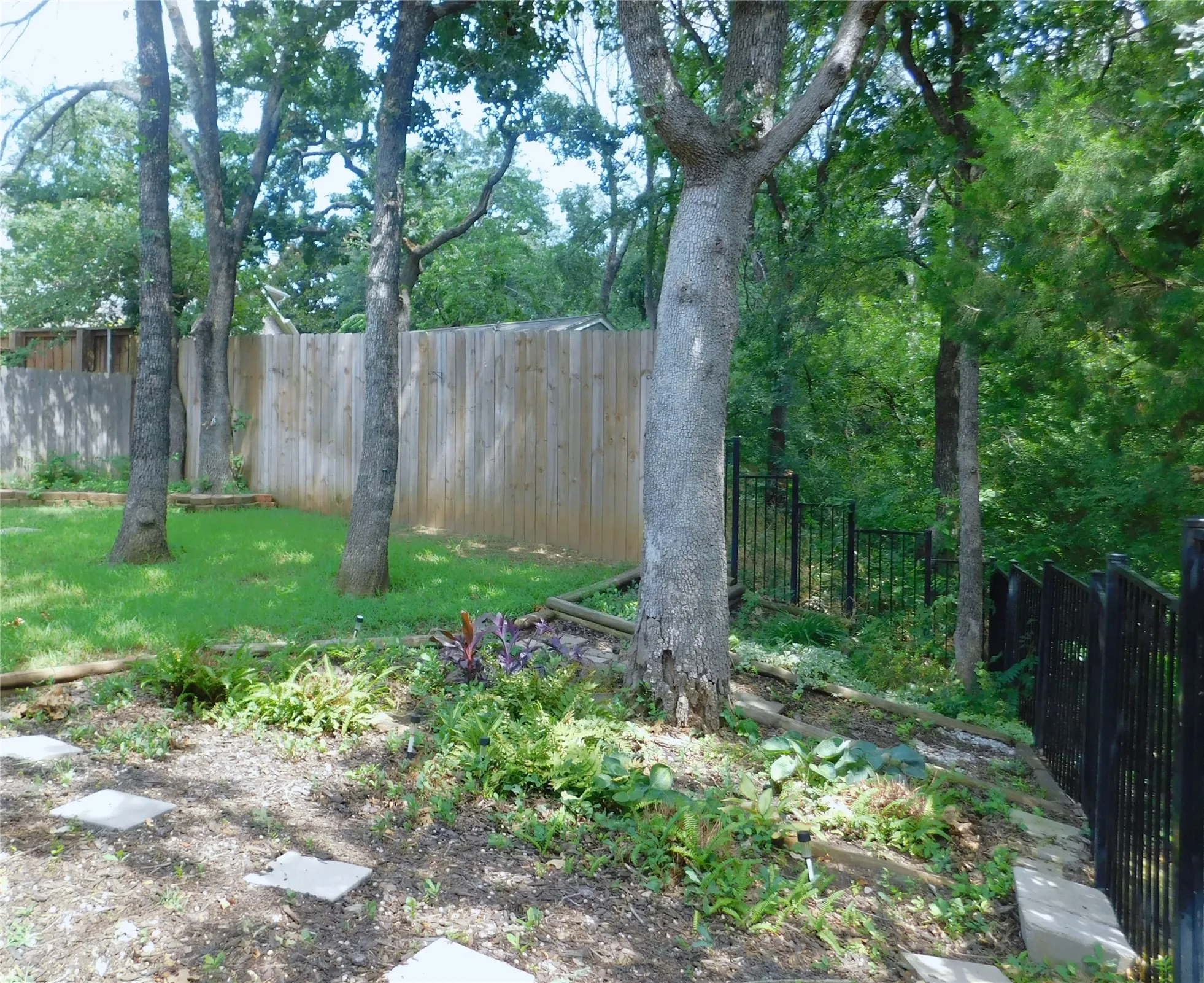 Single Family Residence For Rent in Denton County , 108 Red Bluff Drive, Hickory Creek, Texas 75065, 4 Bedroom, 3 Bathroom, 2 Garage spaces, 2,521 Sqft, built in 2004, mls#21327938, Real Estate Agent in Hickory Creek, Homes For Rent in Denton county, Homes For Rent in Hickory Creek, Realtor in Hickory Creek Texas, Real Estate Brokerage Independent Realty Texas, Luminita Cordes Realtor