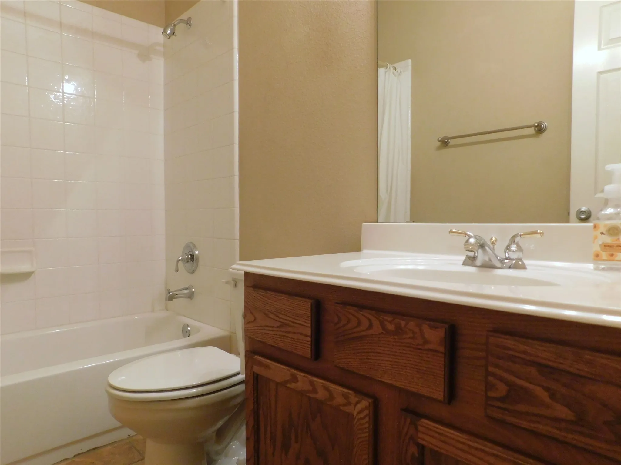 Single Family Residence For Rent in Denton County , 108 Red Bluff Drive, Hickory Creek, Texas 75065, 4 Bedroom, 3 Bathroom, 2 Garage spaces, 2,521 Sqft, built in 2004, mls#21327938, Real Estate Agent in Hickory Creek, Homes For Rent in Denton county, Homes For Rent in Hickory Creek, Realtor in Hickory Creek Texas, Real Estate Brokerage Independent Realty Texas, Luminita Cordes Realtor