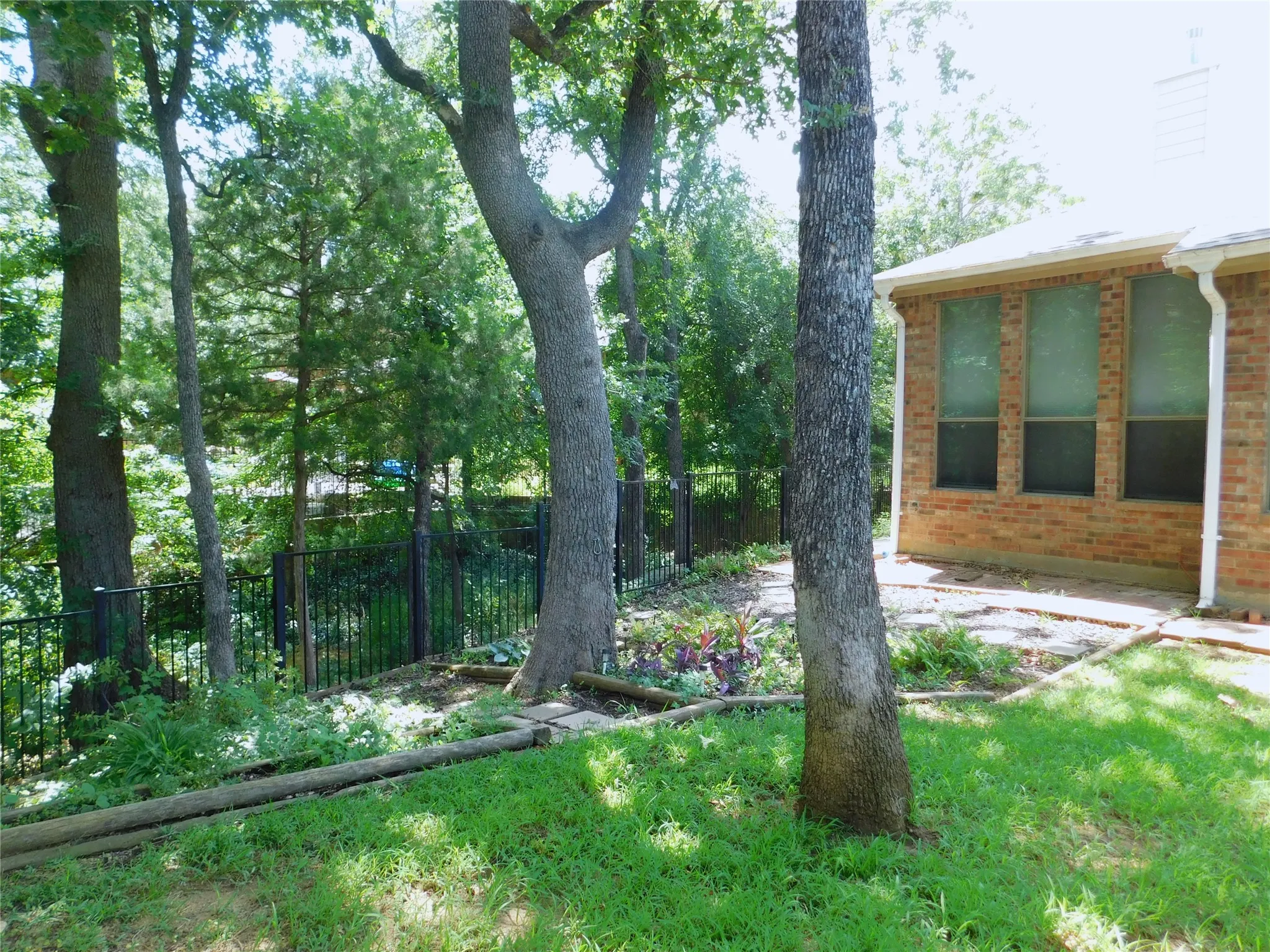 Single Family Residence For Rent in Denton County , 108 Red Bluff Drive, Hickory Creek, Texas 75065, 4 Bedroom, 3 Bathroom, 2 Garage spaces, 2,521 Sqft, built in 2004, mls#21327938, Real Estate Agent in Hickory Creek, Homes For Rent in Denton county, Homes For Rent in Hickory Creek, Realtor in Hickory Creek Texas, Real Estate Brokerage Independent Realty Texas, Luminita Cordes Realtor