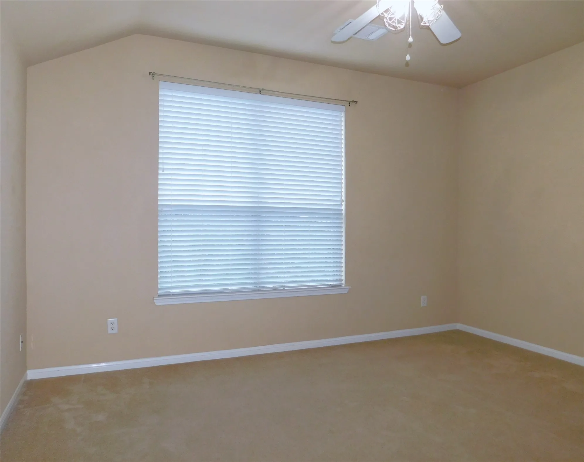 Single Family Residence For Rent in Denton County , 108 Red Bluff Drive, Hickory Creek, Texas 75065, 4 Bedroom, 3 Bathroom, 2 Garage spaces, 2,521 Sqft, built in 2004, mls#21327938, Real Estate Agent in Hickory Creek, Homes For Rent in Denton county, Homes For Rent in Hickory Creek, Realtor in Hickory Creek Texas, Real Estate Brokerage Independent Realty Texas, Luminita Cordes Realtor