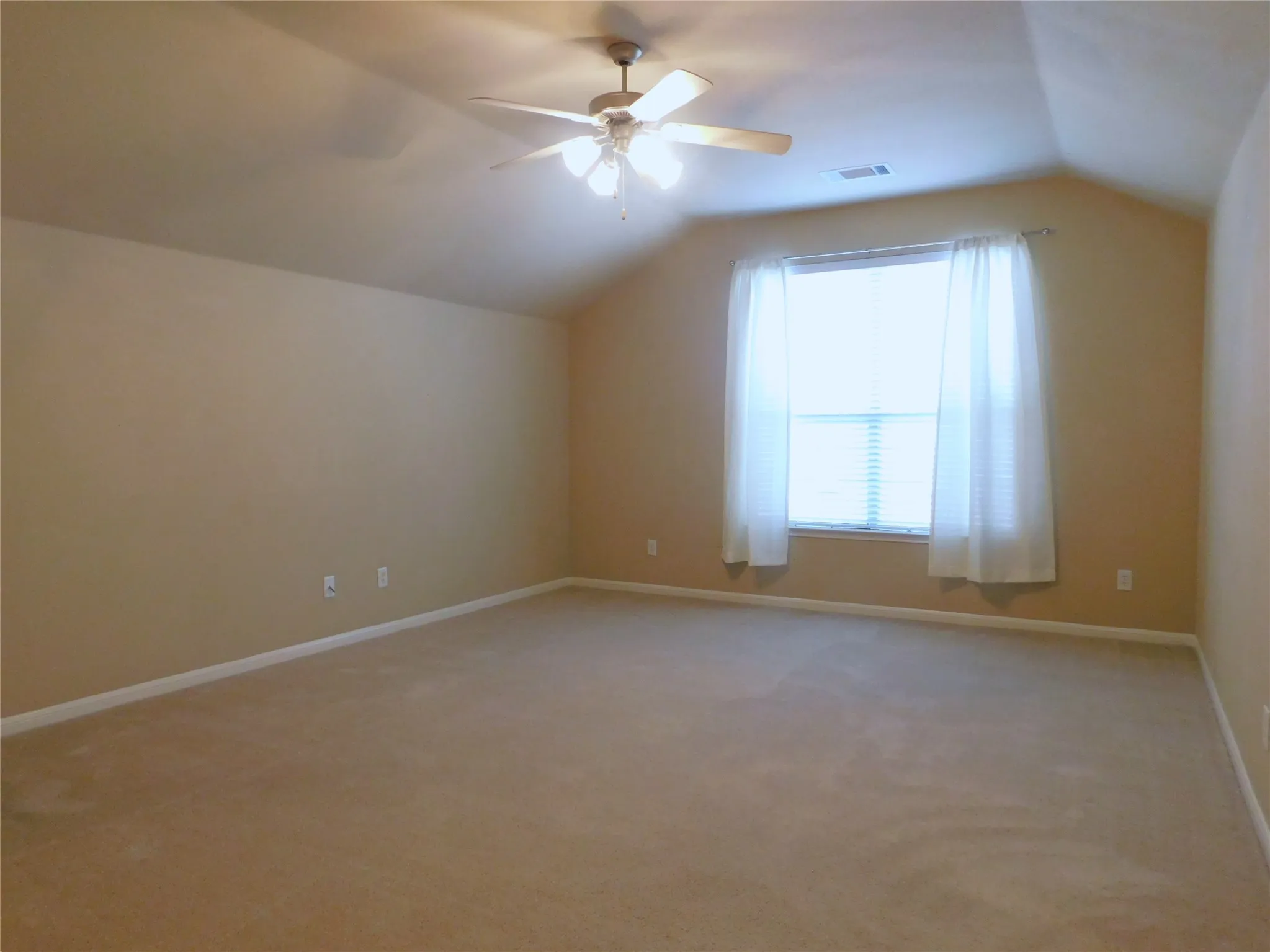 Single Family Residence For Rent in Denton County , 108 Red Bluff Drive, Hickory Creek, Texas 75065, 4 Bedroom, 3 Bathroom, 2 Garage spaces, 2,521 Sqft, built in 2004, mls#21327938, Real Estate Agent in Hickory Creek, Homes For Rent in Denton county, Homes For Rent in Hickory Creek, Realtor in Hickory Creek Texas, Real Estate Brokerage Independent Realty Texas, Luminita Cordes Realtor