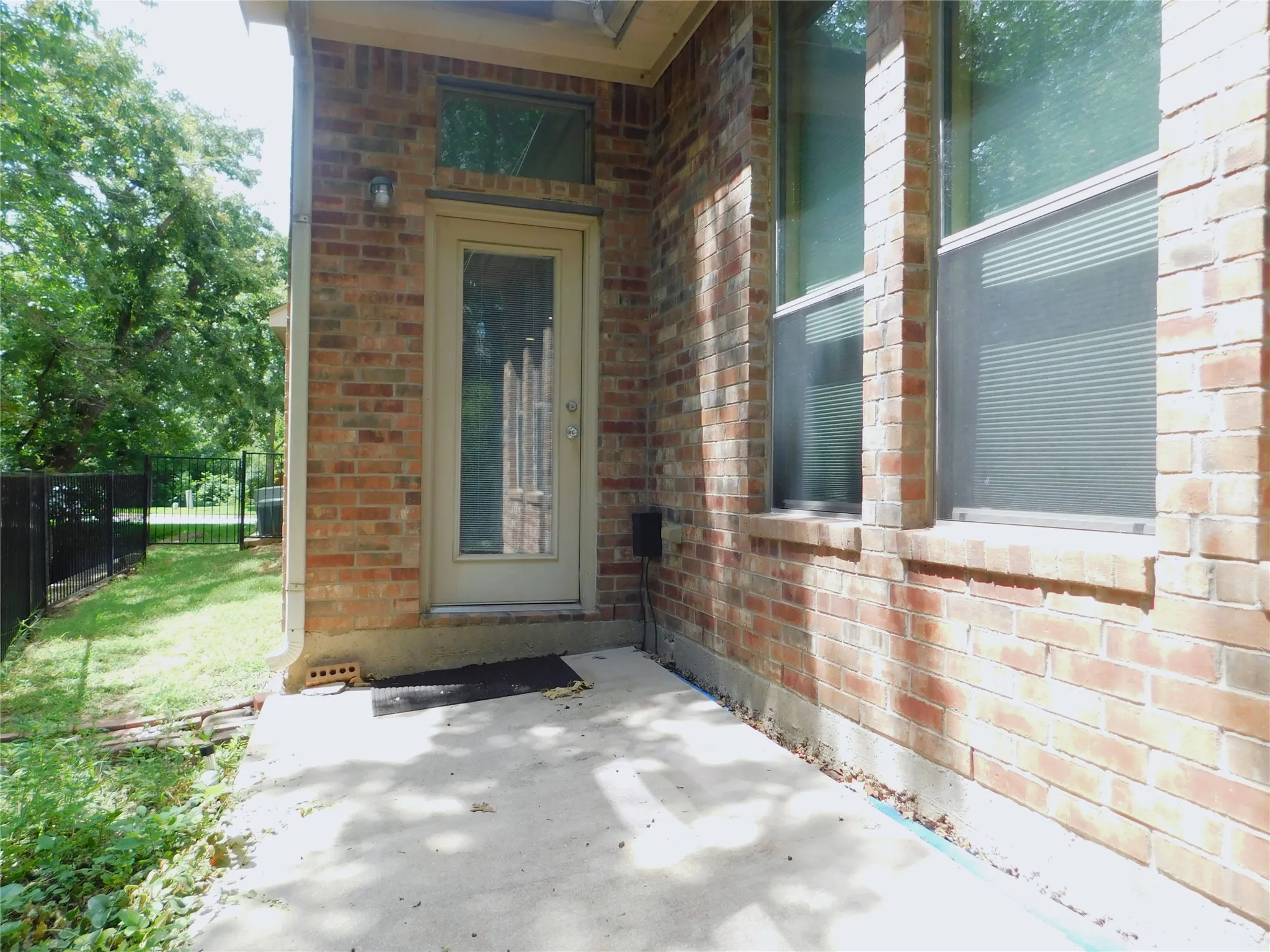 Single Family Residence For Rent in Denton County , 108 Red Bluff Drive, Hickory Creek, Texas 75065, 4 Bedroom, 3 Bathroom, 2 Garage spaces, 2,521 Sqft, built in 2004, mls#21327938, Real Estate Agent in Hickory Creek, Homes For Rent in Denton county, Homes For Rent in Hickory Creek, Realtor in Hickory Creek Texas, Real Estate Brokerage Independent Realty Texas, Luminita Cordes Realtor