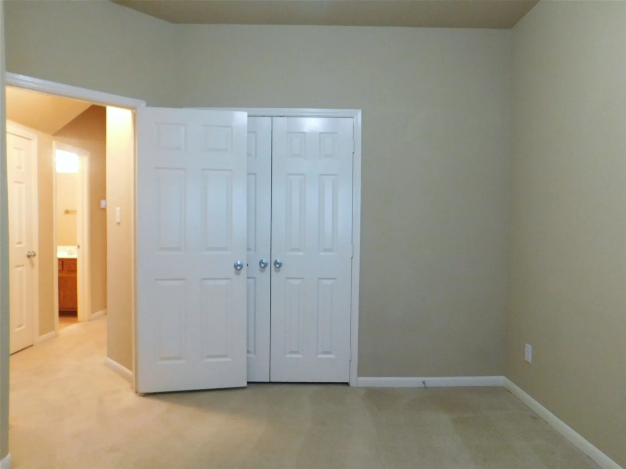 Single Family Residence For Rent in Denton County , 108 Red Bluff Drive, Hickory Creek, Texas 75065, 4 Bedroom, 3 Bathroom, 2 Garage spaces, 2,521 Sqft, built in 2004, mls#21327938, Real Estate Agent in Hickory Creek, Homes For Rent in Denton county, Homes For Rent in Hickory Creek, Realtor in Hickory Creek Texas, Real Estate Brokerage Independent Realty Texas, Luminita Cordes Realtor