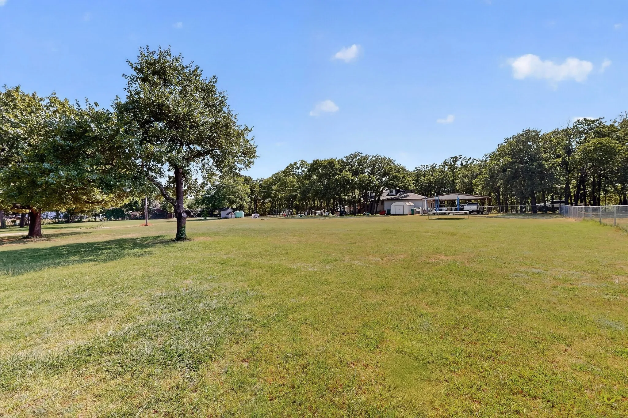 Single Family Residence For Sale in Denton County , 3358 Crawford Drive, Corinth, Texas 76210, 4 Bedroom, 2 Bathroom, 2 Garage spaces, 2,693 Sqft, built in 1969, mls#21324033, Real Estate Agent in Corinth, Homes For Sale in Denton county, Homes For Sale in Corinth, Realtor in Corinth Texas, Real Estate Brokerage Independent Realty Texas, Luminita Cordes Realtor