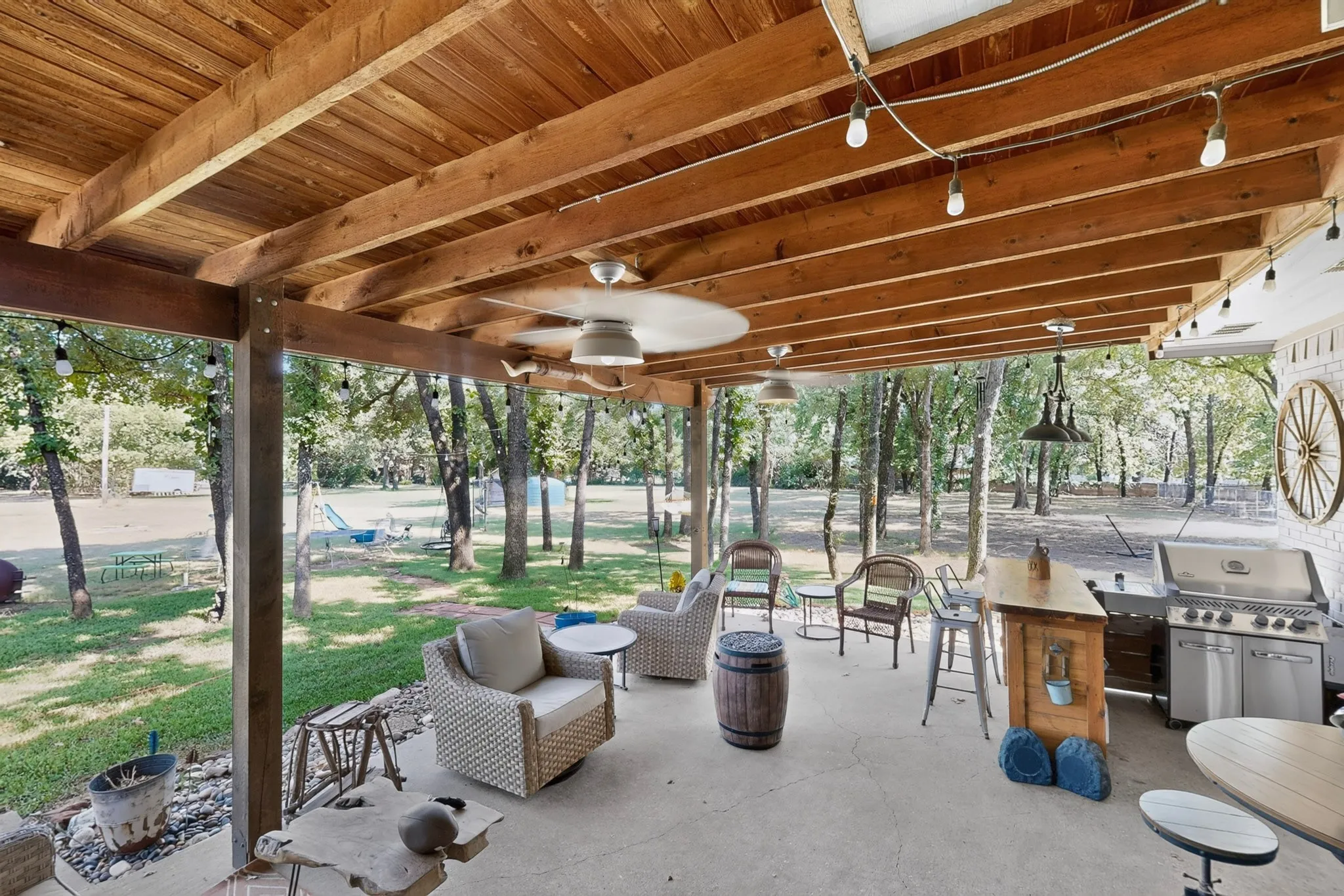 Single Family Residence For Sale in Denton County , 3358 Crawford Drive, Corinth, Texas 76210, 4 Bedroom, 2 Bathroom, 2 Garage spaces, 2,693 Sqft, built in 1969, mls#21324033, Real Estate Agent in Corinth, Homes For Sale in Denton county, Homes For Sale in Corinth, Realtor in Corinth Texas, Real Estate Brokerage Independent Realty Texas, Luminita Cordes Realtor