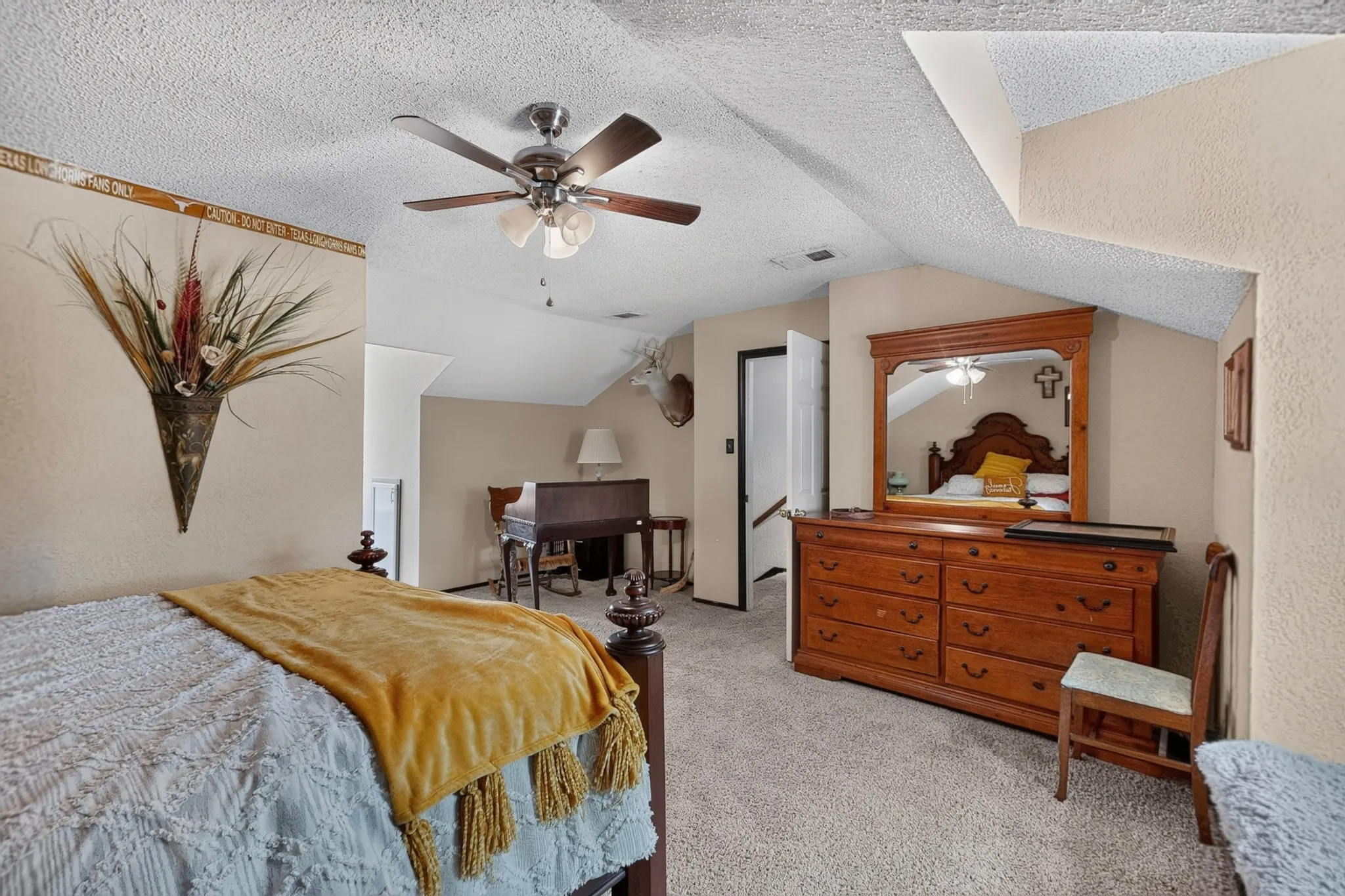 Single Family Residence For Sale in Denton County , 3358 Crawford Drive, Corinth, Texas 76210, 4 Bedroom, 2 Bathroom, 2 Garage spaces, 2,693 Sqft, built in 1969, mls#21324033, Real Estate Agent in Corinth, Homes For Sale in Denton county, Homes For Sale in Corinth, Realtor in Corinth Texas, Real Estate Brokerage Independent Realty Texas, Luminita Cordes Realtor