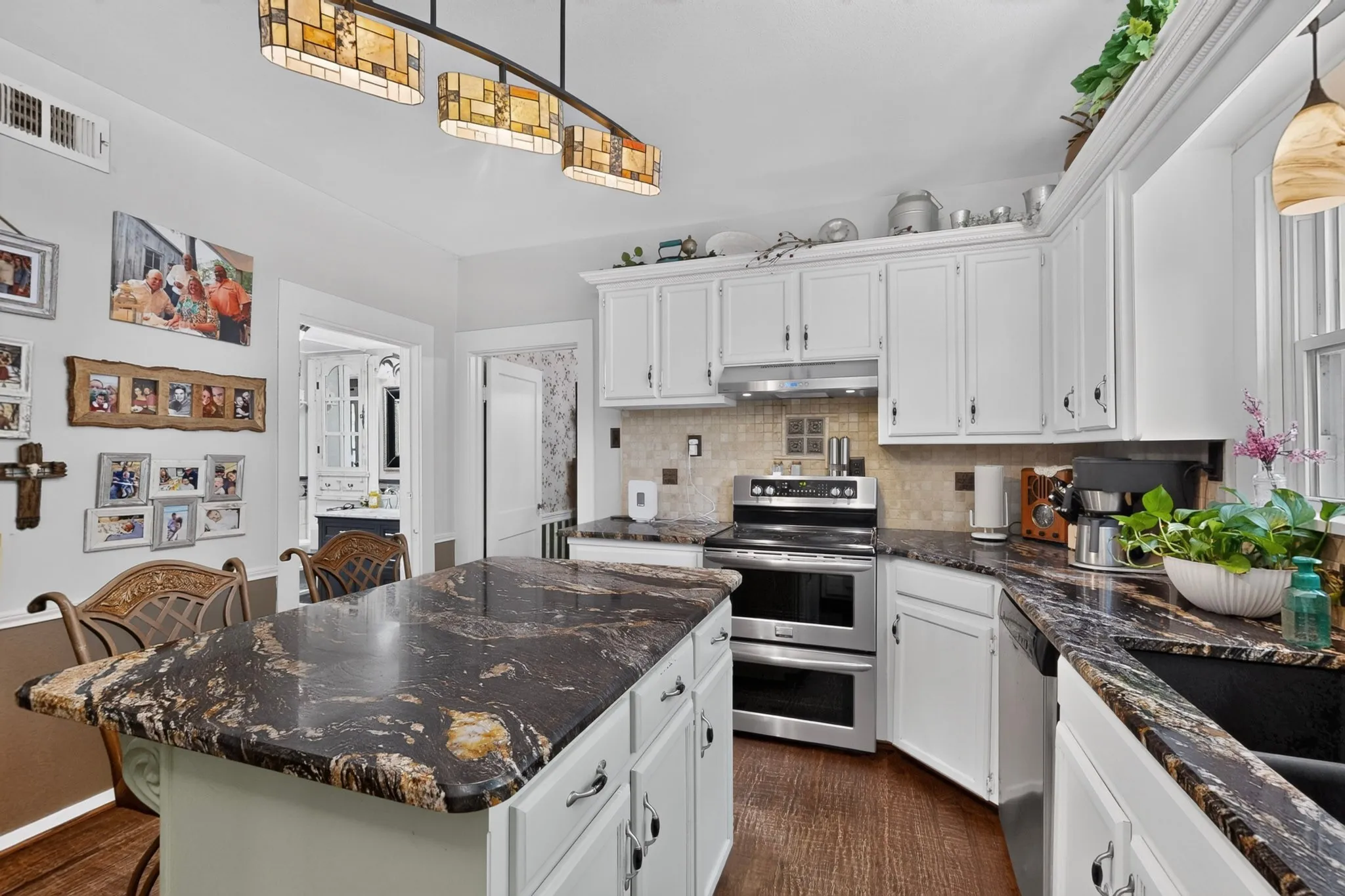 Single Family Residence For Sale in Denton County , 3358 Crawford Drive, Corinth, Texas 76210, 4 Bedroom, 2 Bathroom, 2 Garage spaces, 2,693 Sqft, built in 1969, mls#21324033, Real Estate Agent in Corinth, Homes For Sale in Denton county, Homes For Sale in Corinth, Realtor in Corinth Texas, Real Estate Brokerage Independent Realty Texas, Luminita Cordes Realtor