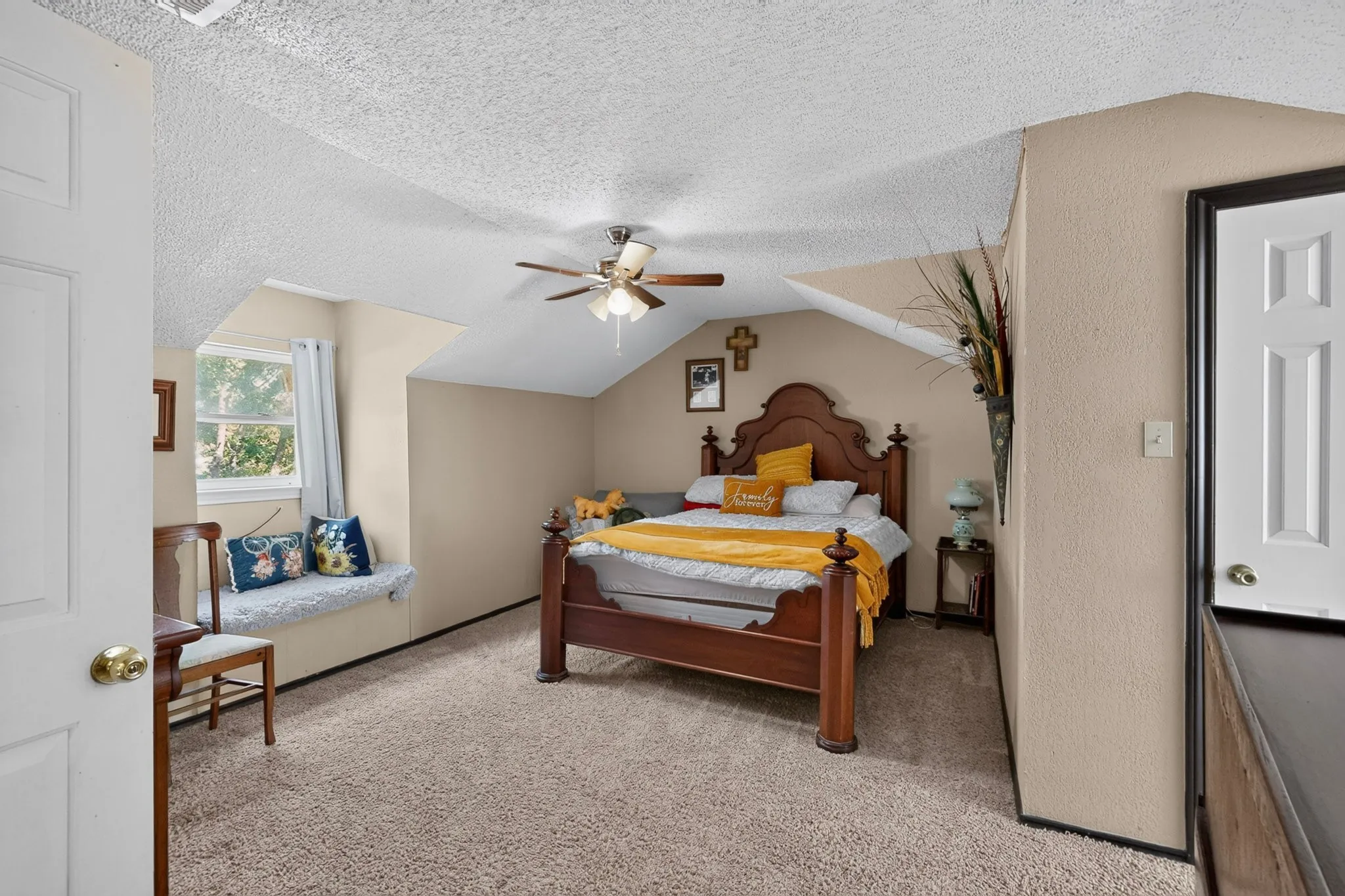 Single Family Residence For Sale in Denton County , 3358 Crawford Drive, Corinth, Texas 76210, 4 Bedroom, 2 Bathroom, 2 Garage spaces, 2,693 Sqft, built in 1969, mls#21324033, Real Estate Agent in Corinth, Homes For Sale in Denton county, Homes For Sale in Corinth, Realtor in Corinth Texas, Real Estate Brokerage Independent Realty Texas, Luminita Cordes Realtor
