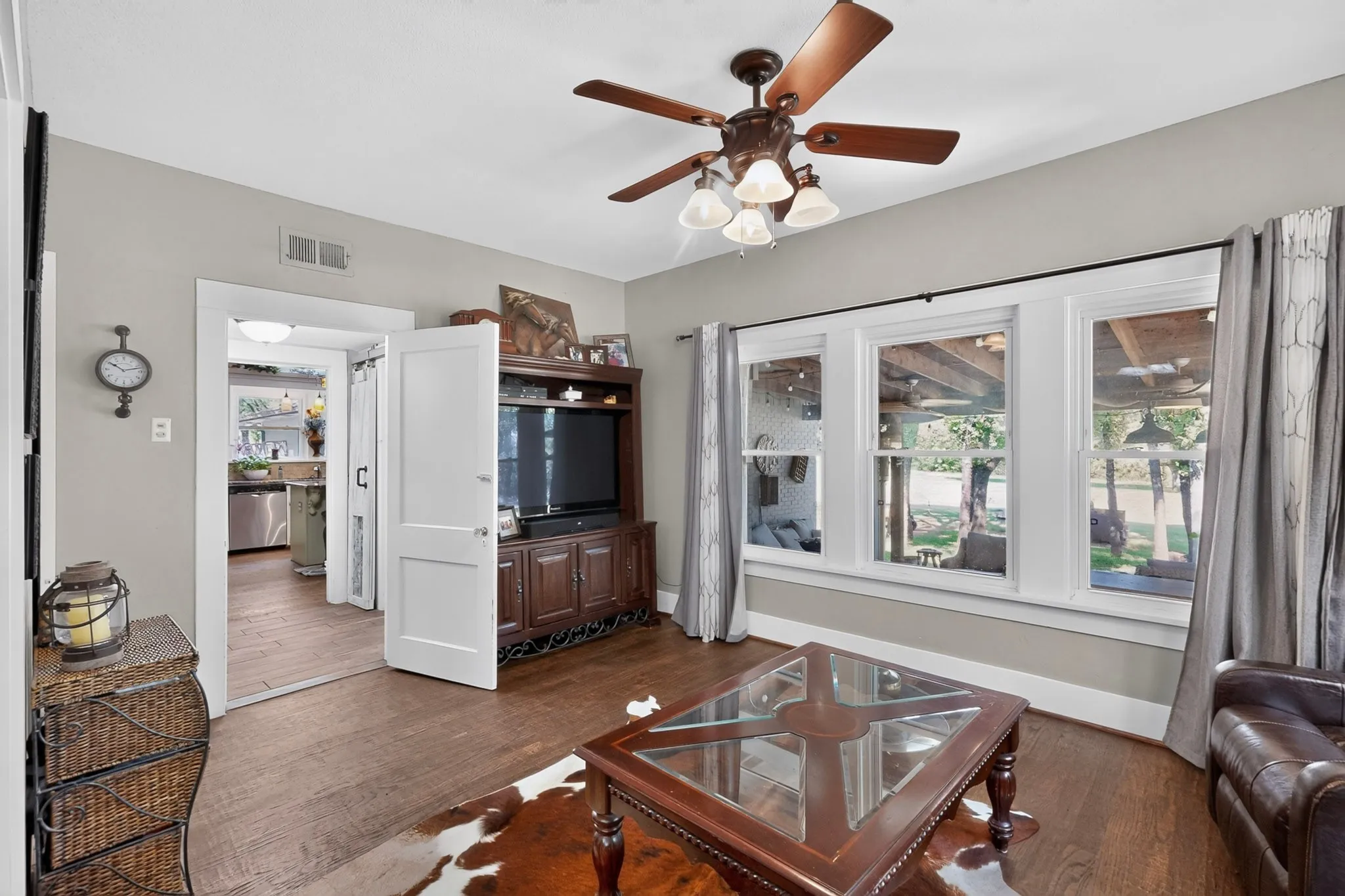 Single Family Residence For Sale in Denton County , 3358 Crawford Drive, Corinth, Texas 76210, 4 Bedroom, 2 Bathroom, 2 Garage spaces, 2,693 Sqft, built in 1969, mls#21324033, Real Estate Agent in Corinth, Homes For Sale in Denton county, Homes For Sale in Corinth, Realtor in Corinth Texas, Real Estate Brokerage Independent Realty Texas, Luminita Cordes Realtor