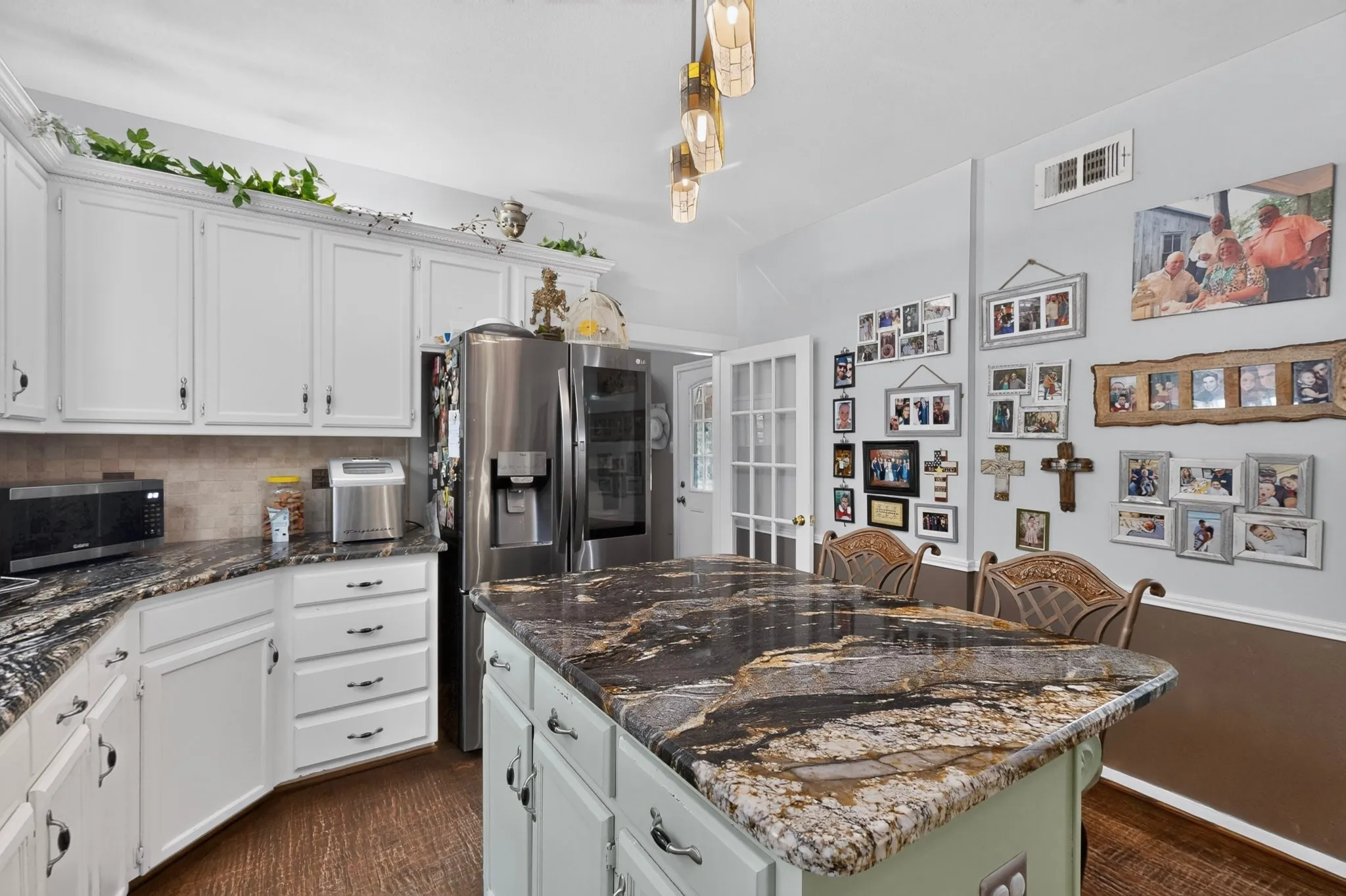 Single Family Residence For Sale in Denton County , 3358 Crawford Drive, Corinth, Texas 76210, 4 Bedroom, 2 Bathroom, 2 Garage spaces, 2,693 Sqft, built in 1969, mls#21324033, Real Estate Agent in Corinth, Homes For Sale in Denton county, Homes For Sale in Corinth, Realtor in Corinth Texas, Real Estate Brokerage Independent Realty Texas, Luminita Cordes Realtor