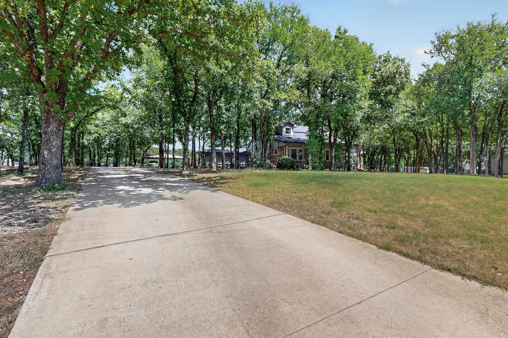 Single Family Residence For Sale in Denton County , 3358 Crawford Drive, Corinth, Texas 76210, 4 Bedroom, 2 Bathroom, 2 Garage spaces, 2,693 Sqft, built in 1969, mls#21324033, Real Estate Agent in Corinth, Homes For Sale in Denton county, Homes For Sale in Corinth, Realtor in Corinth Texas, Real Estate Brokerage Independent Realty Texas, Luminita Cordes Realtor