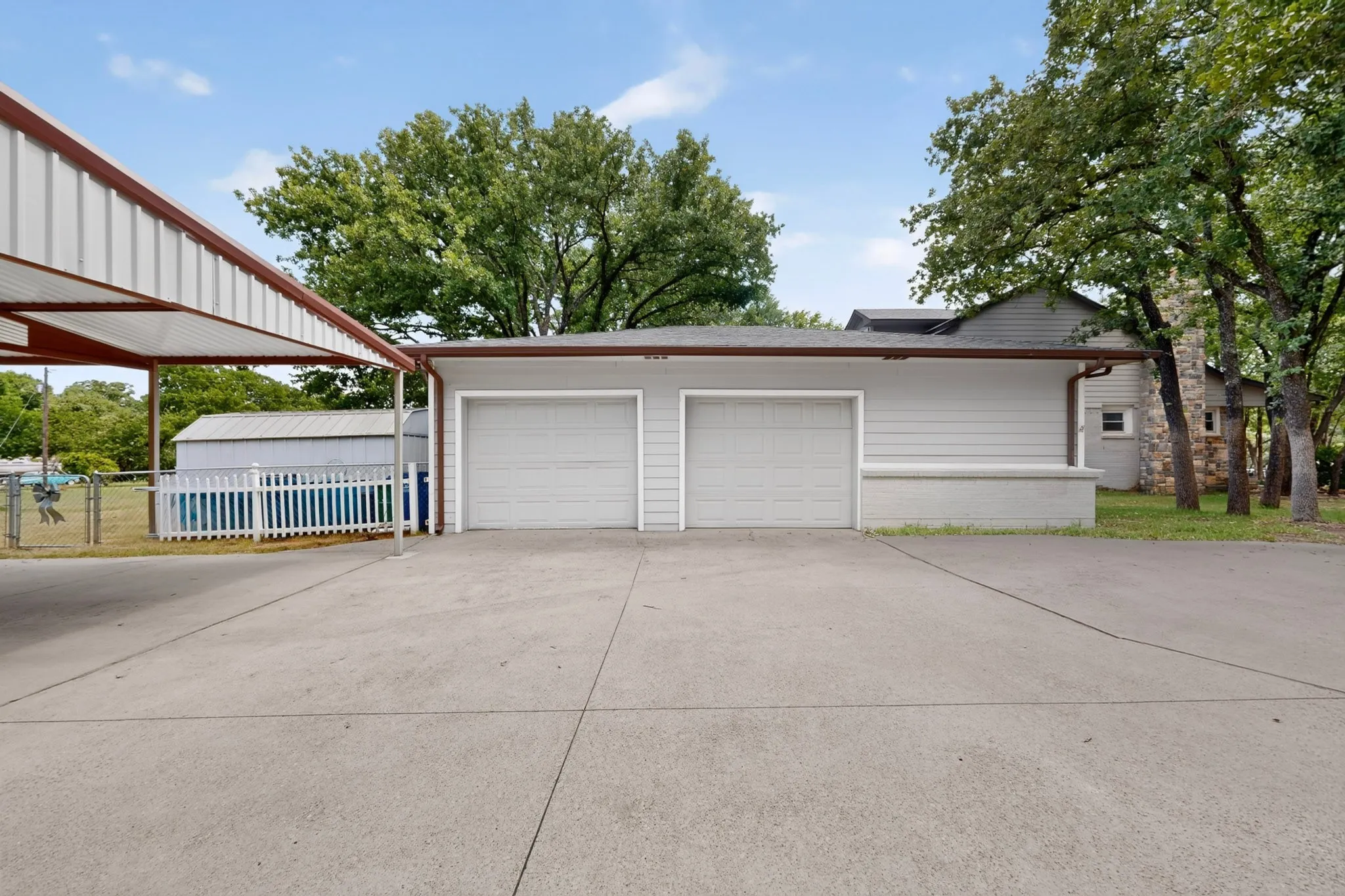 Single Family Residence For Sale in Denton County , 3358 Crawford Drive, Corinth, Texas 76210, 4 Bedroom, 2 Bathroom, 2 Garage spaces, 2,693 Sqft, built in 1969, mls#21324033, Real Estate Agent in Corinth, Homes For Sale in Denton county, Homes For Sale in Corinth, Realtor in Corinth Texas, Real Estate Brokerage Independent Realty Texas, Luminita Cordes Realtor