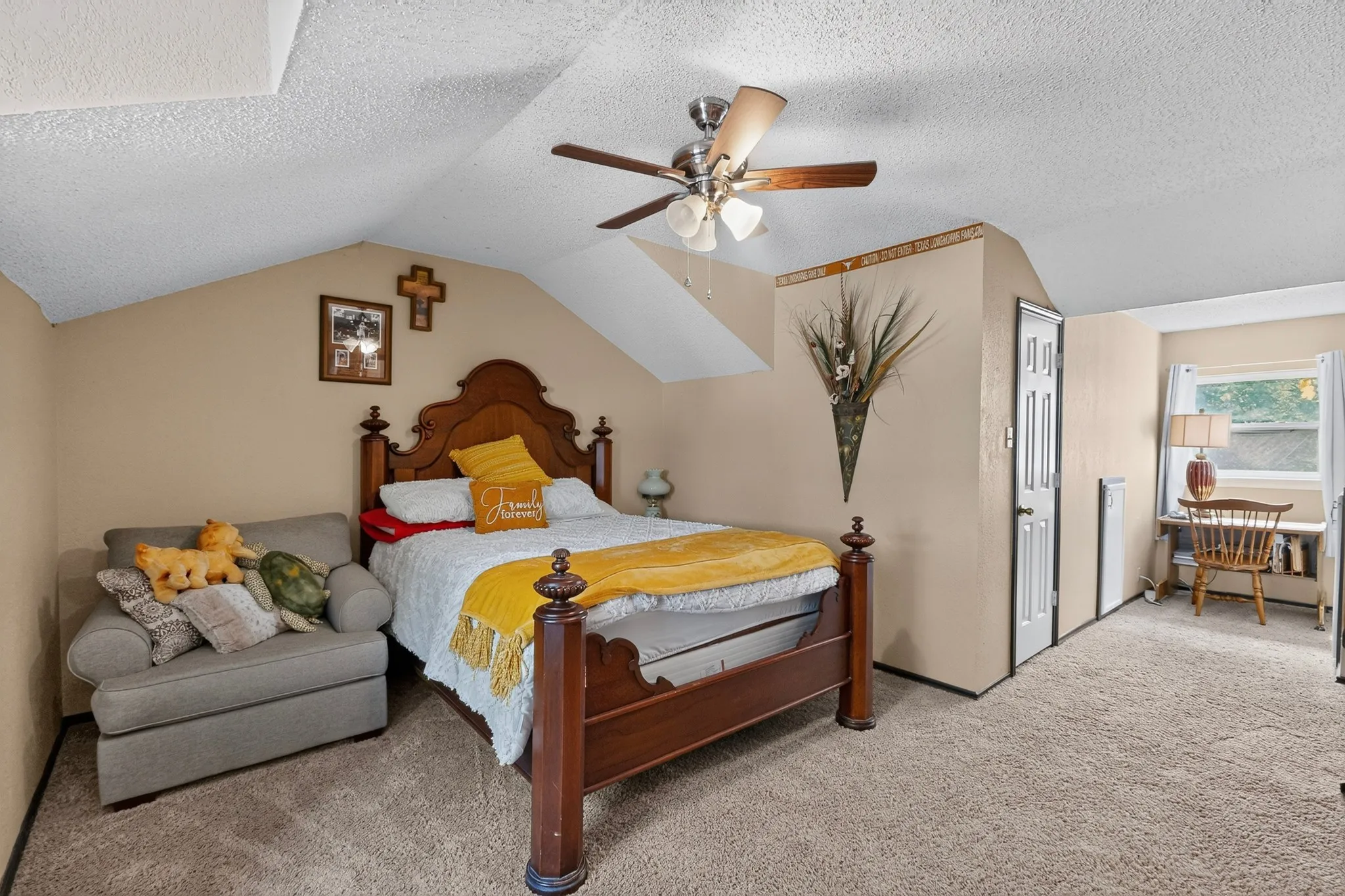 Single Family Residence For Sale in Denton County , 3358 Crawford Drive, Corinth, Texas 76210, 4 Bedroom, 2 Bathroom, 2 Garage spaces, 2,693 Sqft, built in 1969, mls#21324033, Real Estate Agent in Corinth, Homes For Sale in Denton county, Homes For Sale in Corinth, Realtor in Corinth Texas, Real Estate Brokerage Independent Realty Texas, Luminita Cordes Realtor